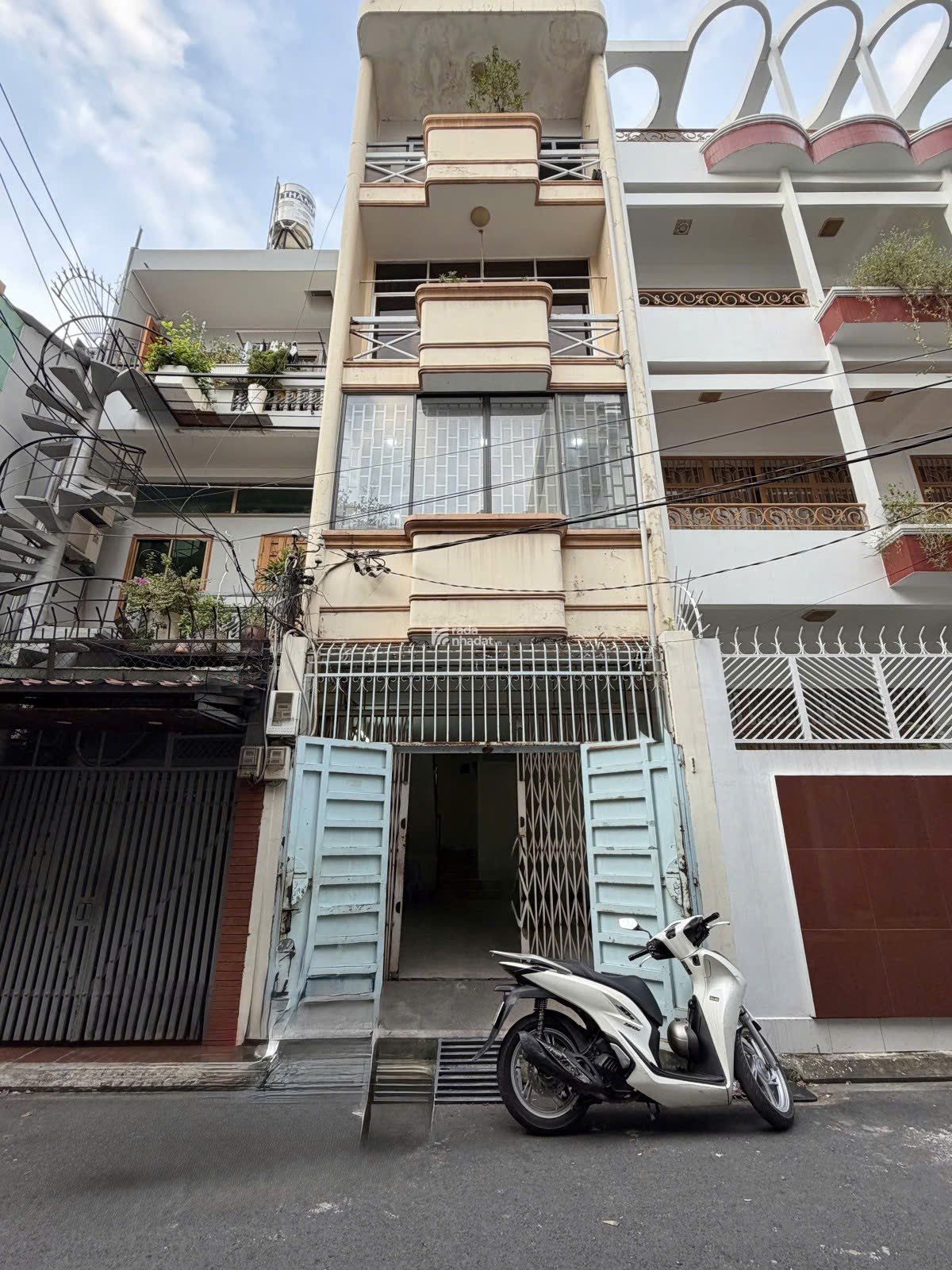 HẺM 8M OTO TRÁNH TRẦN HUY LIỆU - NHÀ 4 TẦNG KIÊN CỐ - 7 PN 8 WC - 15.2 TỶ