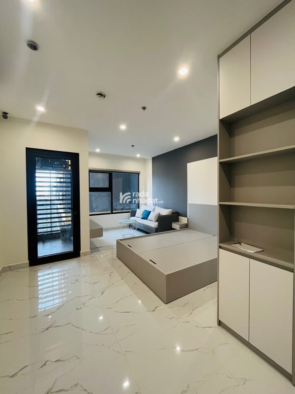 Bán Căn Studio Vinhomes Grand Park, 36m2, Full Nội Thất, View Hồ Bơi Công Viên Cực Đẹp - Giá 2.3 Tỷ
