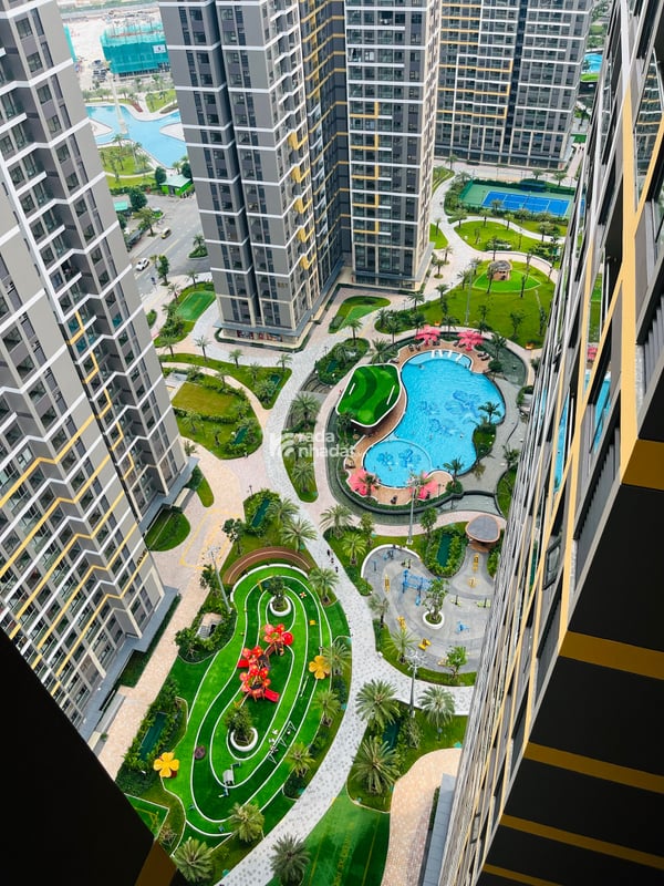 Bán Căn Studio Vinhomes Grand Park, 36m2, Full Nội Thất, View Hồ Bơi Công Viên Cực Đẹp - Giá 2.3 Tỷ