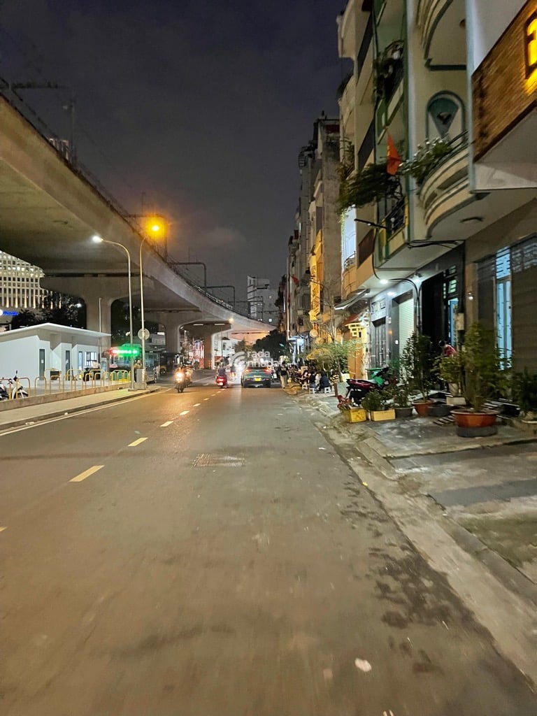NGAY LANDMARK 81, ĐIỆN BIÊN PHỦ, BÌNH THẠNH, 21M2 TIỆN XÂY. GIẢM 350TR CHỈ CÒN 4T TL 