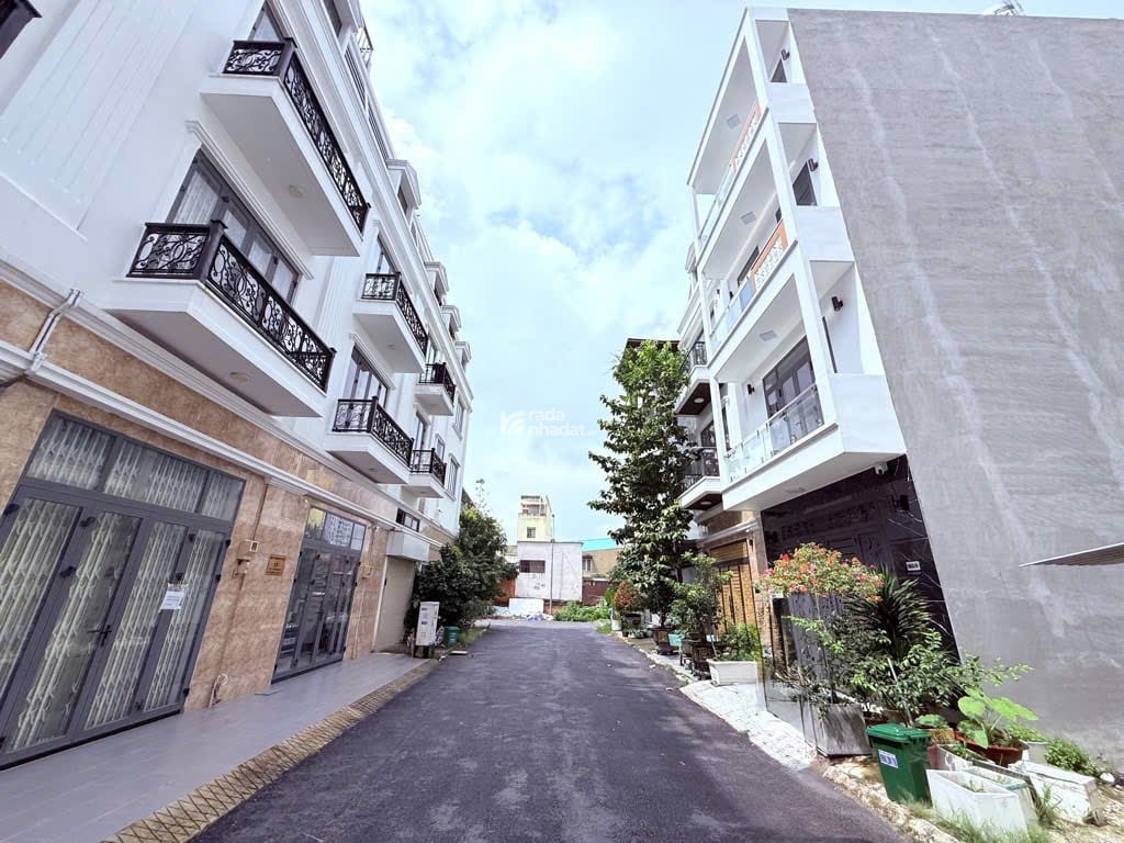 Nhà mới ở ngay Khu Phân Lô Hà Huy Giáp An Phú Đông Q12 hẻm 10m Ngang 5m Giá 7.4 Tỷ