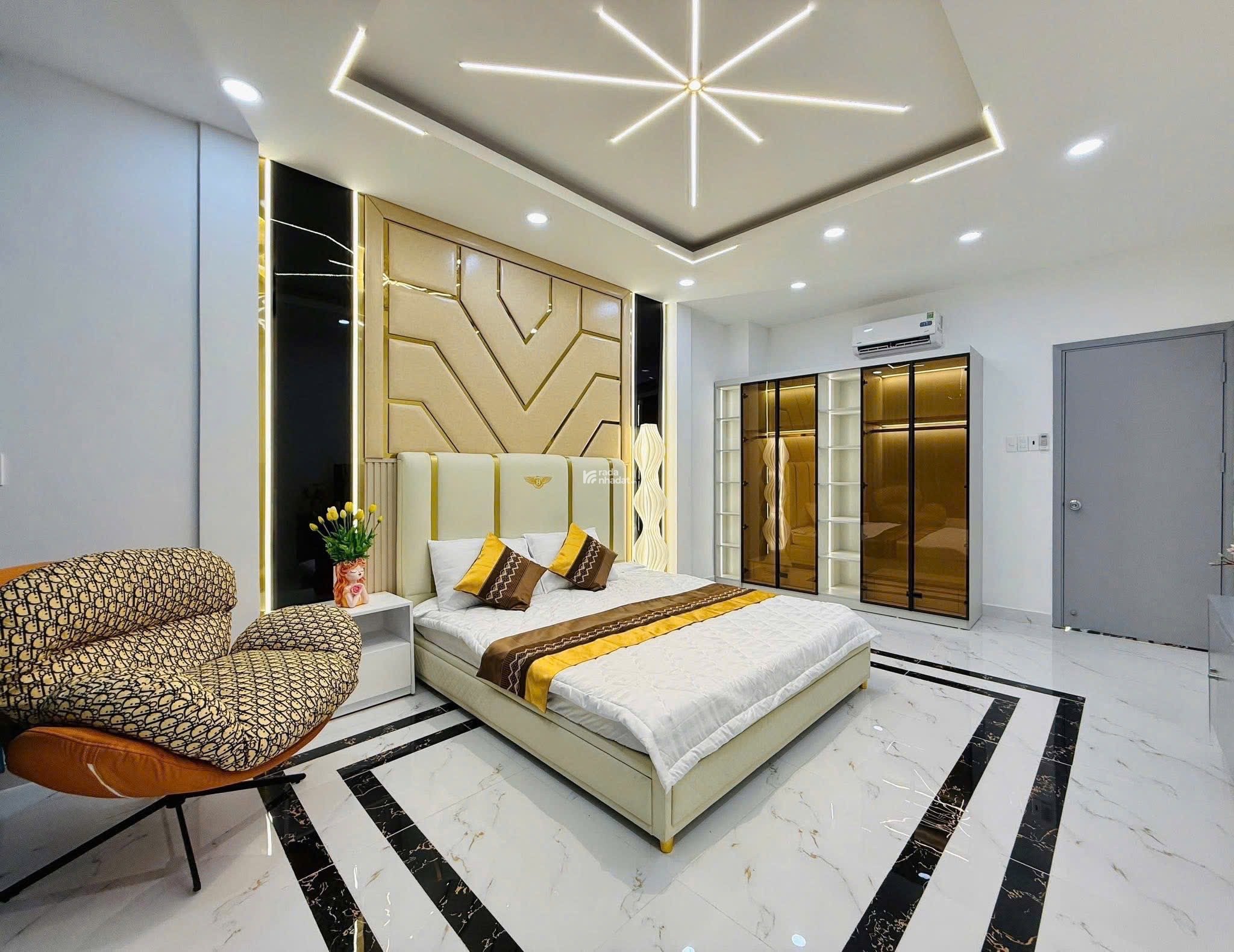 Cần bán gấp nhà DT 60m2 đường Bùi Đình Túy, P12, Bình Thạnh. SHR