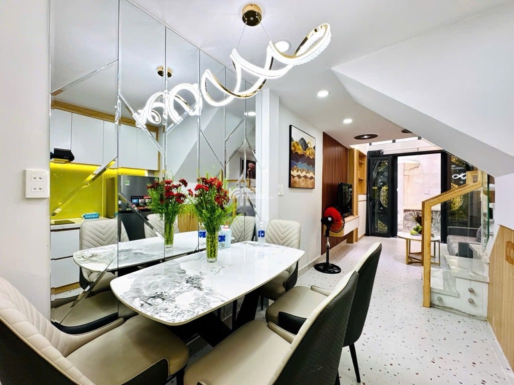 SÁT MT HOÀNG VĂN THỤ, TÂN BÌNH, 26M2 CÓ KẾT CẤU DỄ CẢI TẠO. GIẢM 350TR CHỈ CÒN 4.8T 