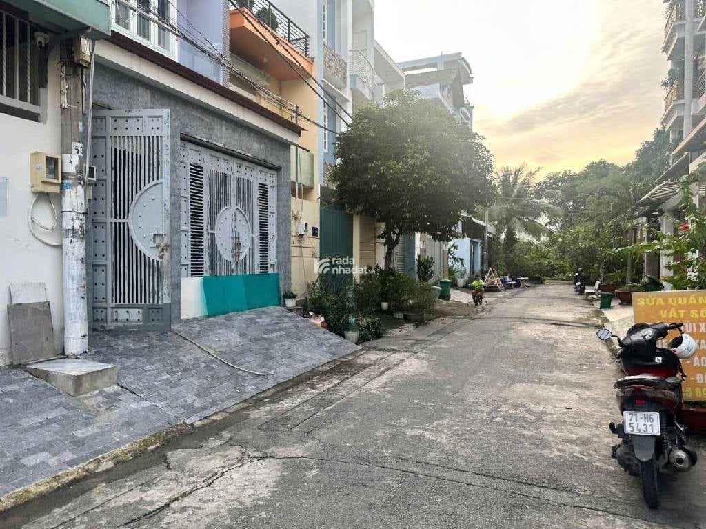 BÁN NHÀ MẶT TIỀN KHU BIỆT THỰ SÔNG ĐÀ NGAY SÁT CHỢ HIỆP BÌNH 5X16 CHỈ 11,7 TỶ.