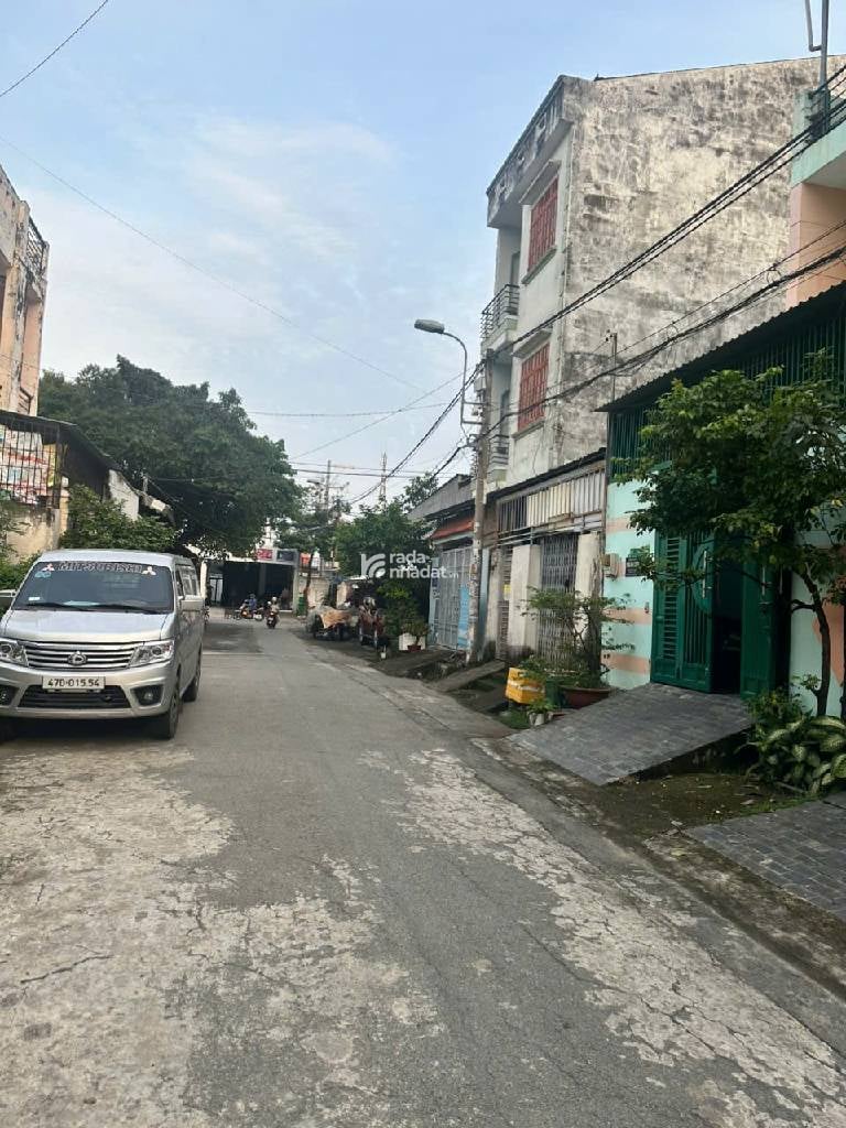 BÁN NHÀ MẶT TIỀN KHU BIỆT THỰ SÔNG ĐÀ NGAY SÁT CHỢ HIỆP BÌNH 5X16 CHỈ 11,7 TỶ.