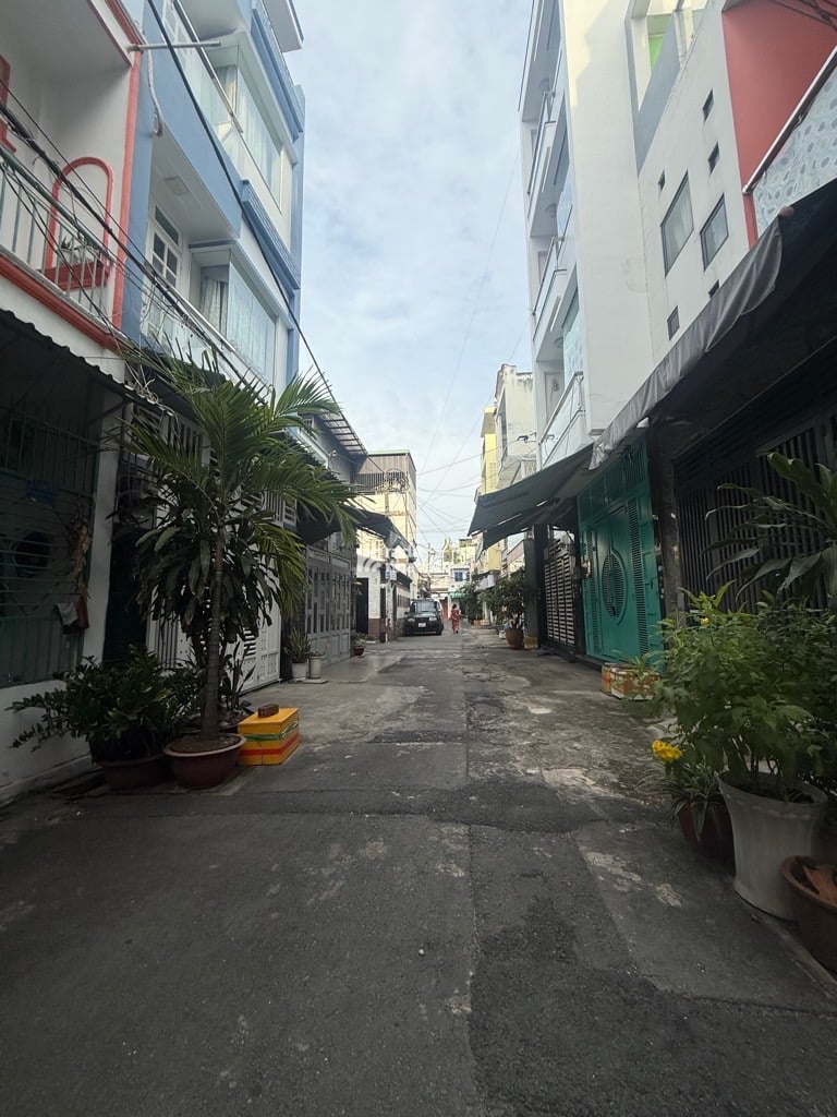 Nhà Bán Thoại Ngọc Hầu Quận Tân Phú  DT : 87m2 ( 4x22)x 4 Tầng