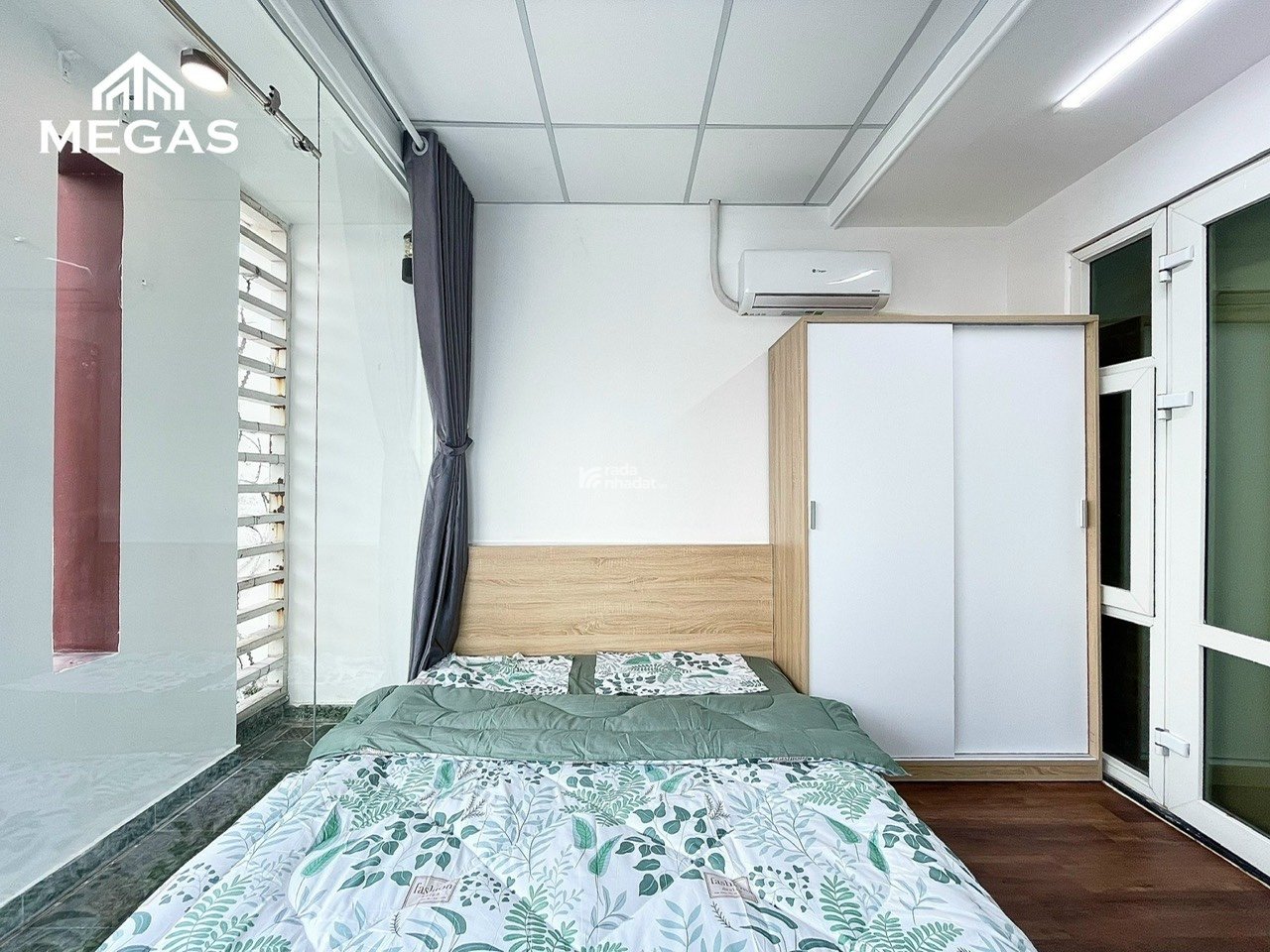 Căn Hộ Tách Bếp Ban Công Quận 1 Gần Cầu Kiệu, Công Viên Lê Văn Tám, Đại Hoc Kinh Tế