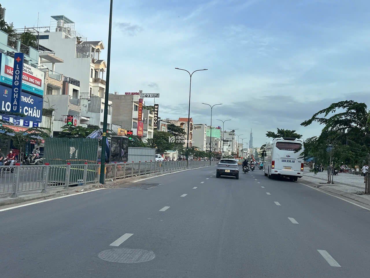 Bán Biệt thự 3 lầu mái Thái ngang 11m 275m2 có hầm T.máy Dương Quảng Hàm tặng NT 46.8 tỷ. 