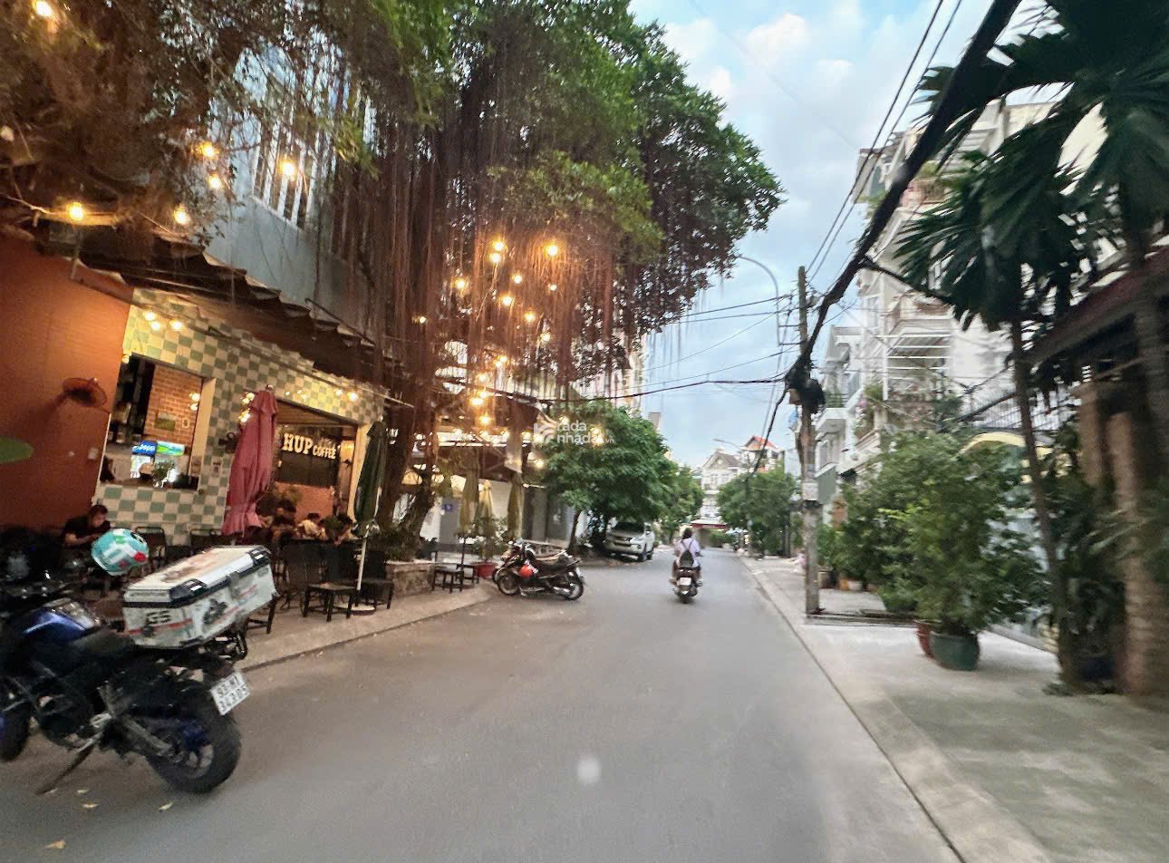 Bán Biệt thự 3 lầu mái Thái ngang 11m 275m2 có hầm T.máy Dương Quảng Hàm tặng NT 46.8 tỷ. 