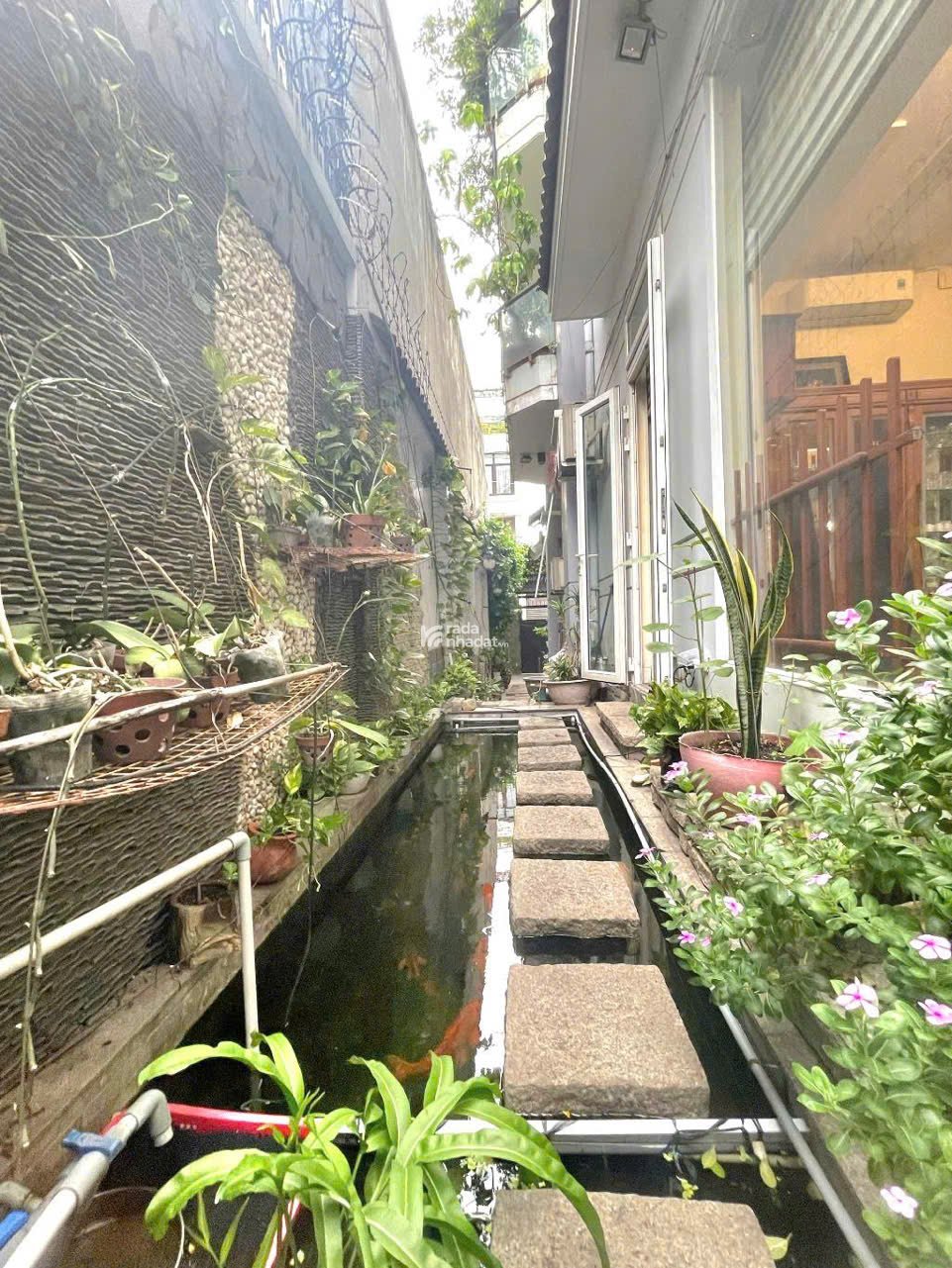 Bán Biệt thự 3 lầu mái Thái ngang 11m 275m2 có hầm T.máy Dương Quảng Hàm tặng NT 46.8 tỷ. 