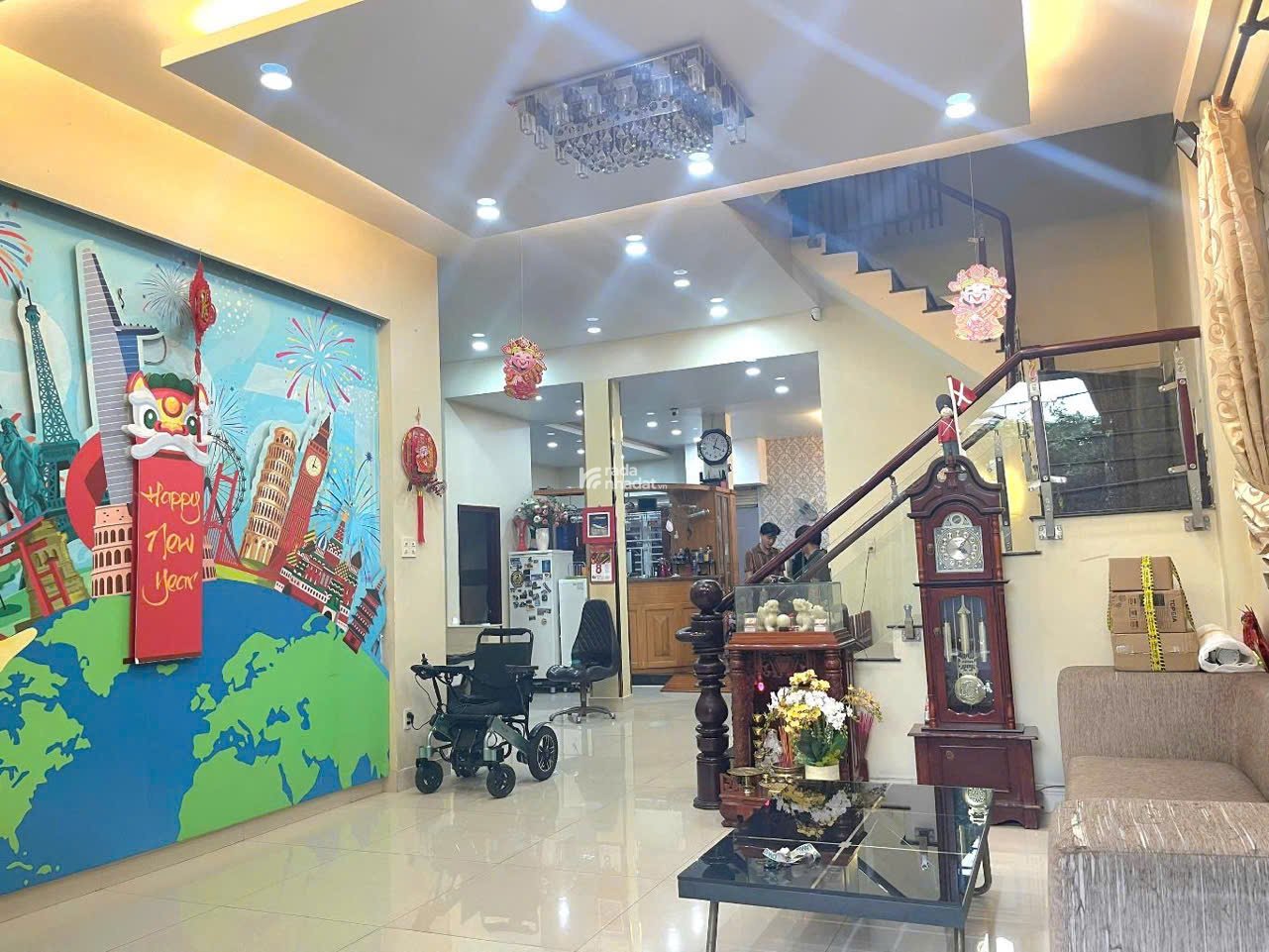 Bán Biệt thự 3 lầu mái Thái ngang 11m 275m2 có hầm T.máy Dương Quảng Hàm tặng NT 46.8 tỷ. 