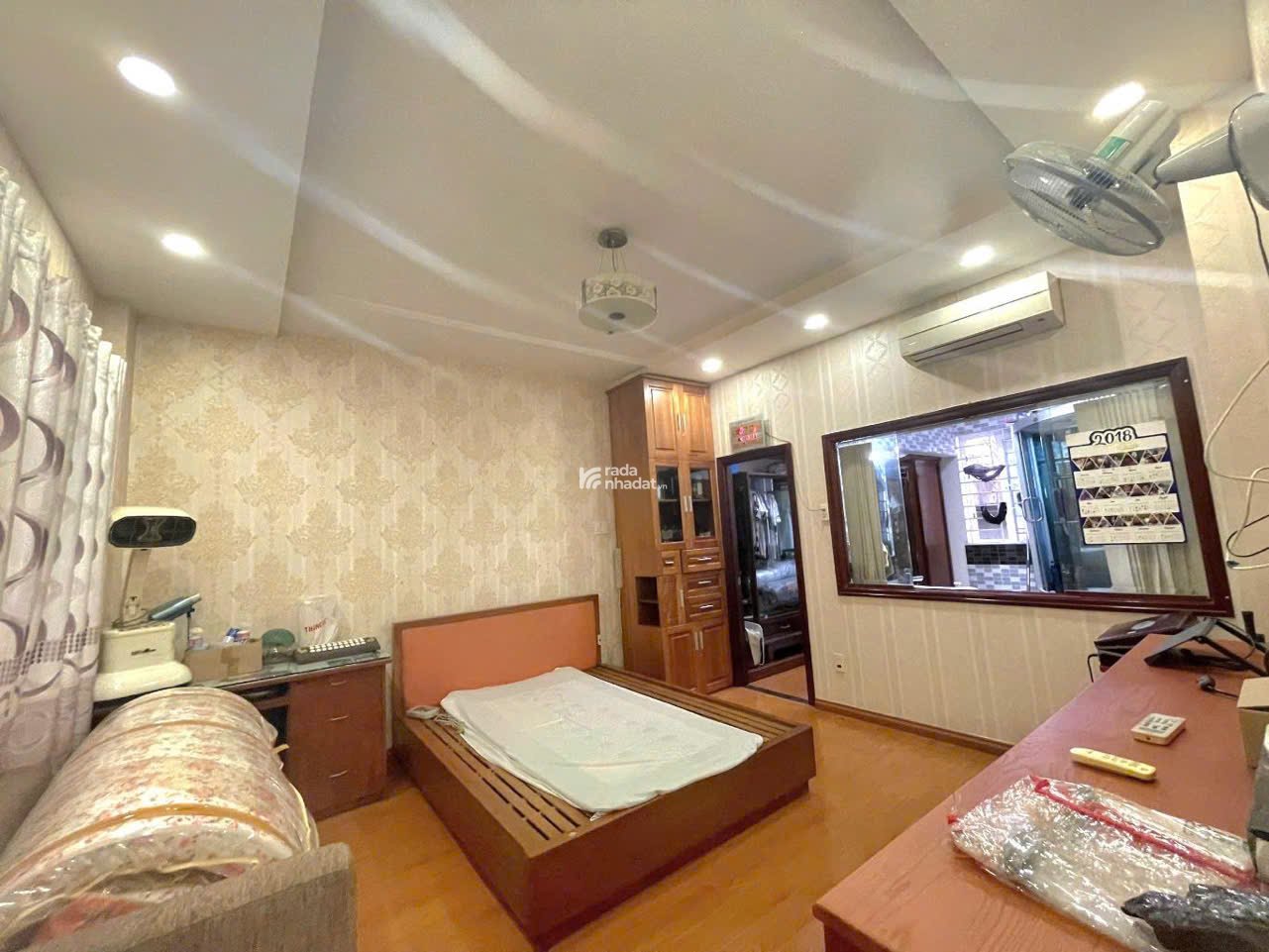 Bán Biệt thự 3 lầu mái Thái ngang 11m 275m2 có hầm T.máy Dương Quảng Hàm tặng NT 46.8 tỷ. 