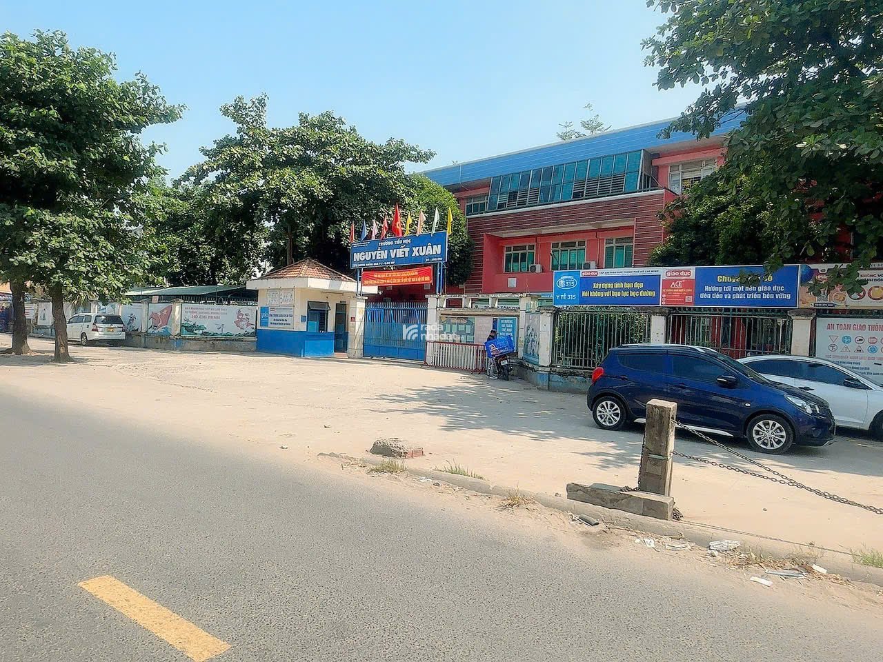 Bán Biệt thự 3 lầu mái Thái ngang 11m 275m2 có hầm T.máy Dương Quảng Hàm tặng NT 46.8 tỷ. 