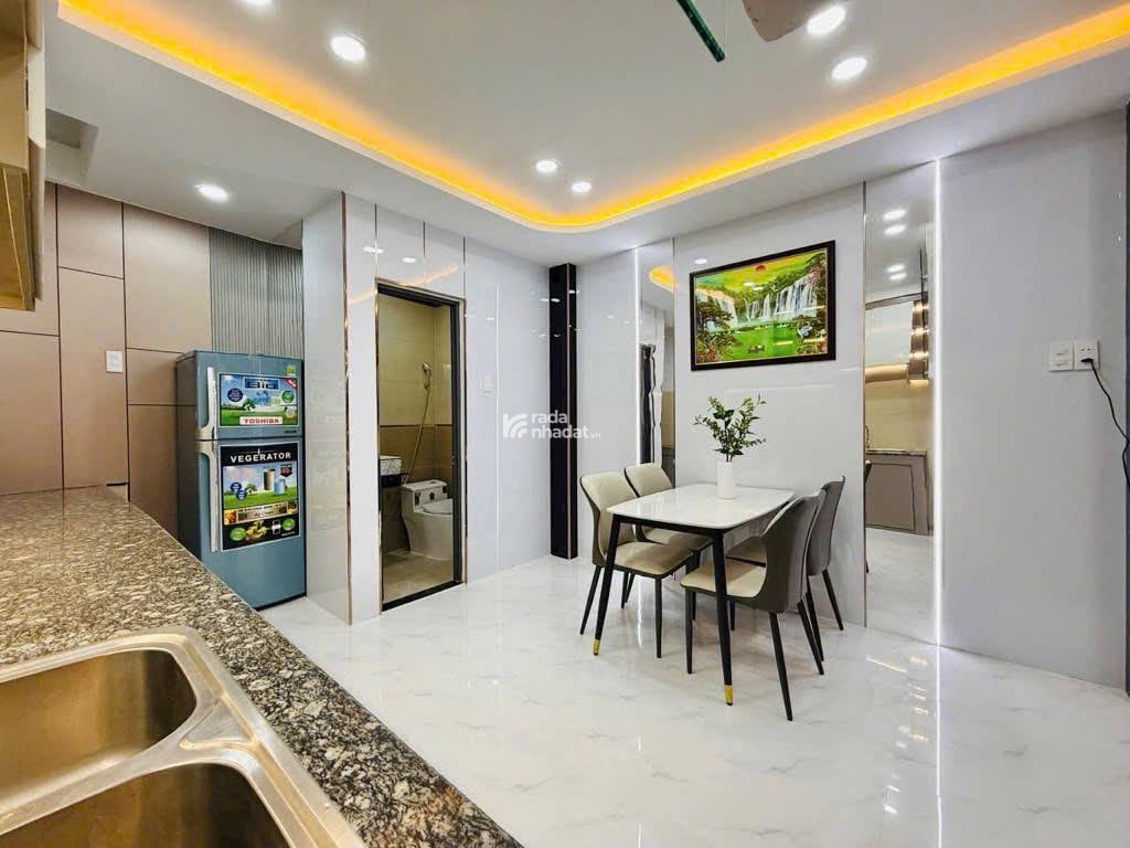 NGAY CV LÀNG HOA - 5TẦNG - 3PN - 42M2 - MỚI Ở NGAY 5.98 TỶ