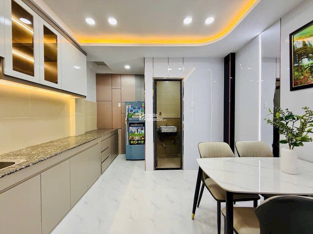 NGAY CV LÀNG HOA - 5TẦNG - 3PN - 42M2 - MỚI Ở NGAY 5.98 TỶ