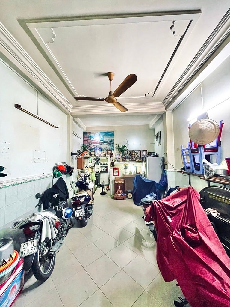 LÔ GÓC - 4 TẦNG ĐÚC - ĐIỆN BIÊN PHỦ-P.3-Q.3- DT: 3.2/4.6*11.7M- 6 TỶ 9