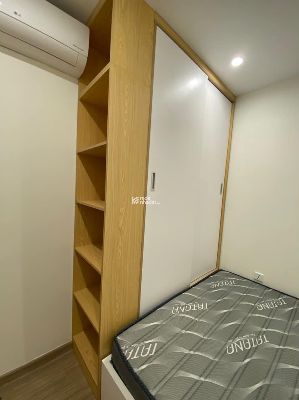Bán gấp 2 CH Vinhomes Grand Park 2PN  1, 69m2, 2.65 tỷ view sông rất thoáng