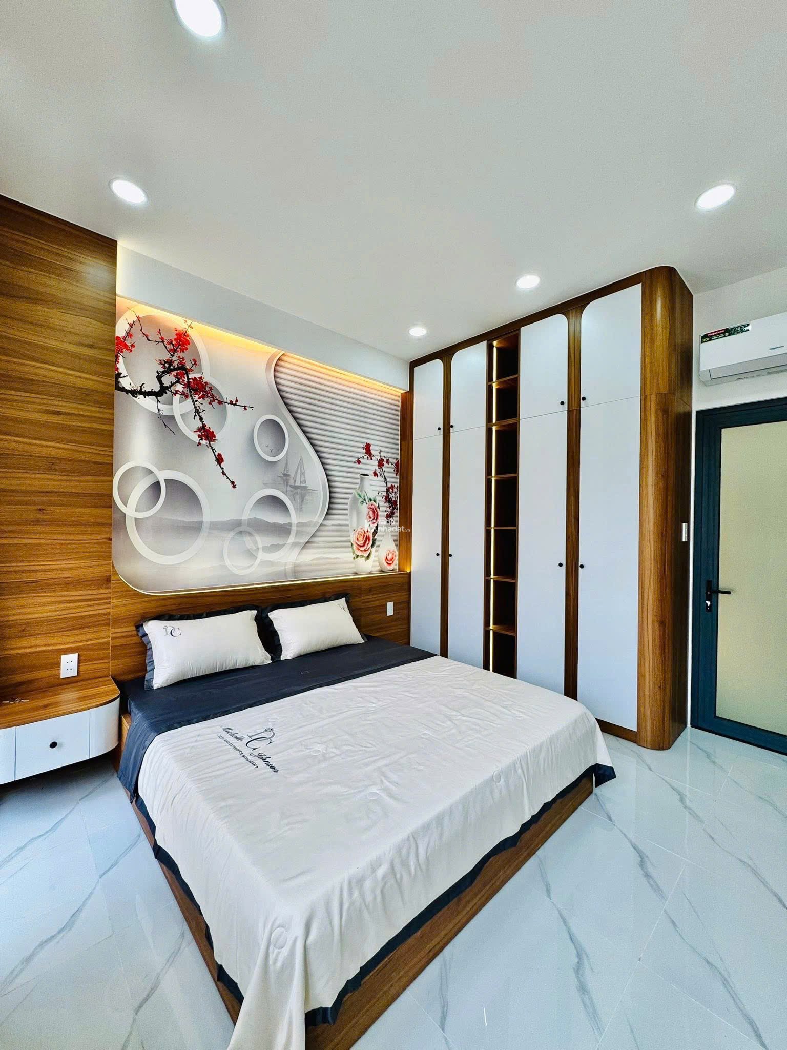 Chốt ngay căn nhà Nguyễn Thái Bình, Tân Bình. DT 58m2/ Giá 4 Tỷ 650. Sổ Hồng Riêng, hẻm ô tô