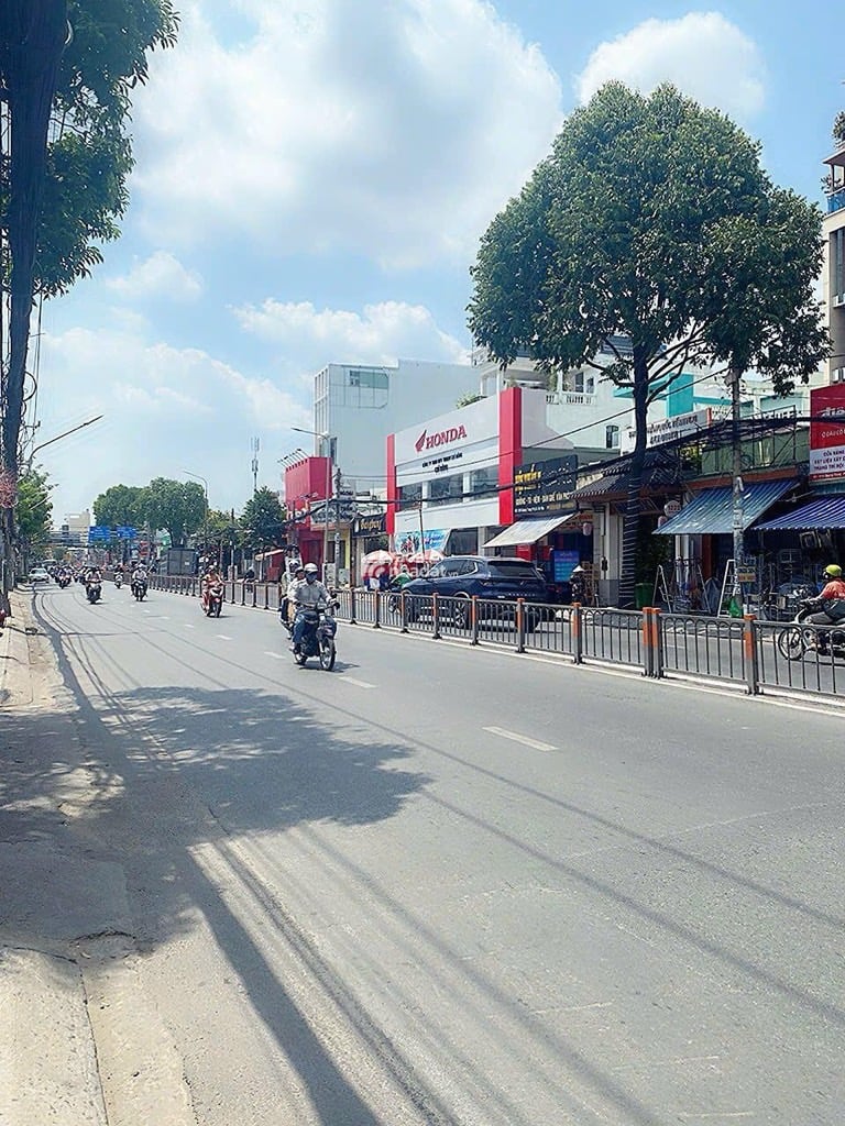 MẶT TIỀN BẠCH ĐẰNG - BÌNH THẠNH - KINH DOANH SẦM UẤT - ĐANG CHO THUÊ 23tr/tháng