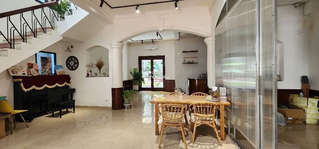 BIỆT THỰ VÍP KHU VÍP CỘNG HÒA - SÂN BAY TÂN SƠN NHẤT - GIÁ CHỈ 200TR/M - MUA Ở HOẶC ĐẬP XÂY VP CÔNG