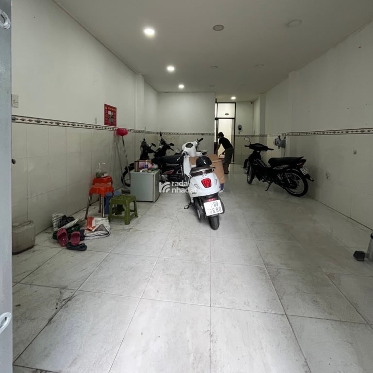 CHDV 12 Phòng gần trường ĐH kinh tế UEH 5 tầng BTCT Xe hơi đậu trước nhà, 