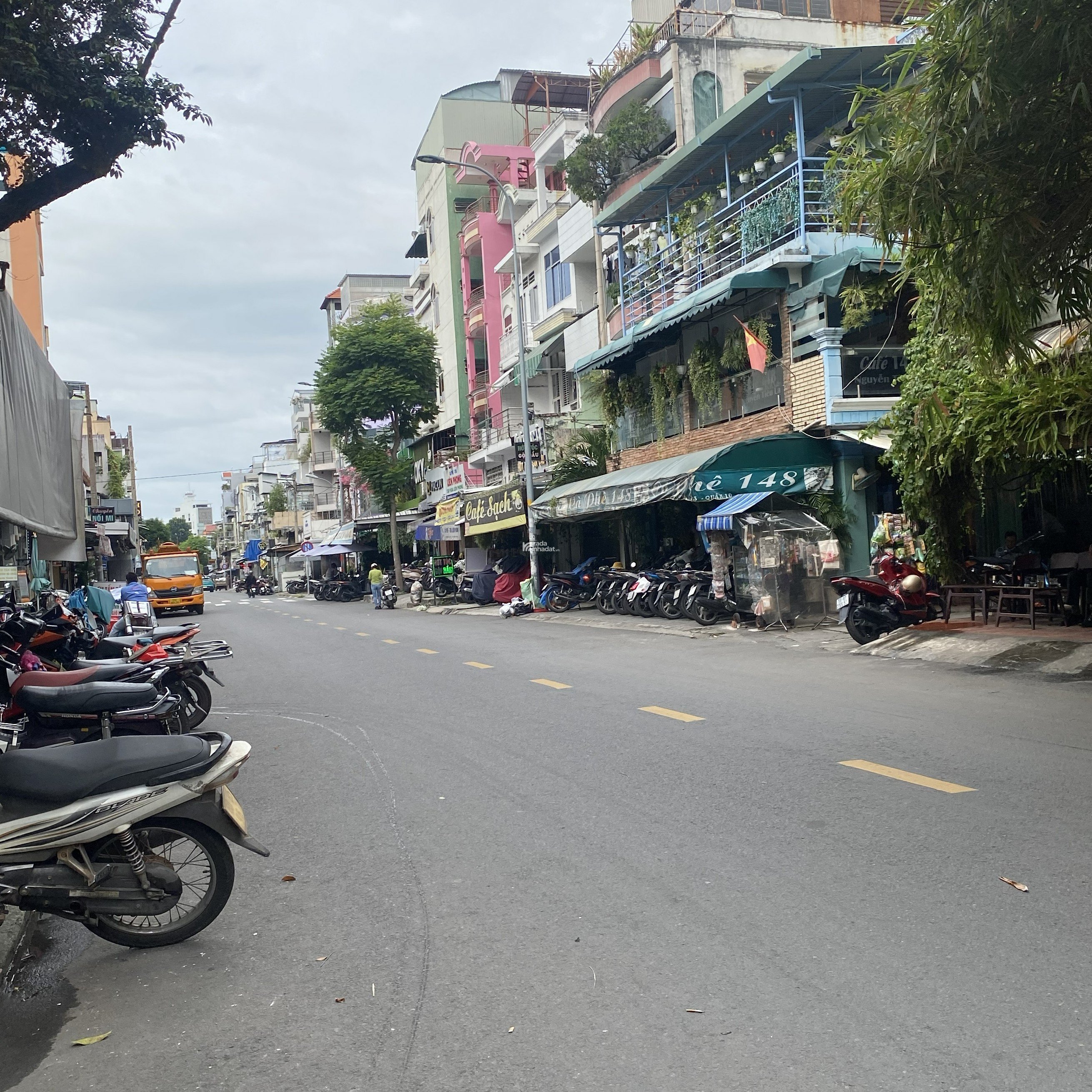 CHDV 12 Phòng gần trường ĐH kinh tế UEH 5 tầng BTCT Xe hơi đậu trước nhà, 