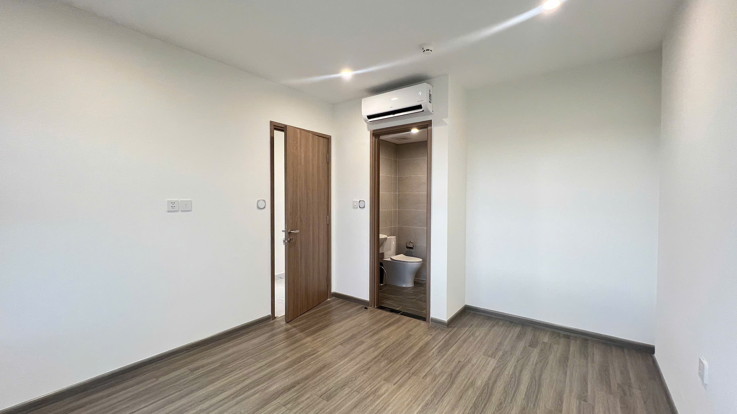 Bán cắt lỗ 1,5 tỷ cho căn hộ 3PN The Bevely 3. DT 100m2. View trực diện toàn công viên