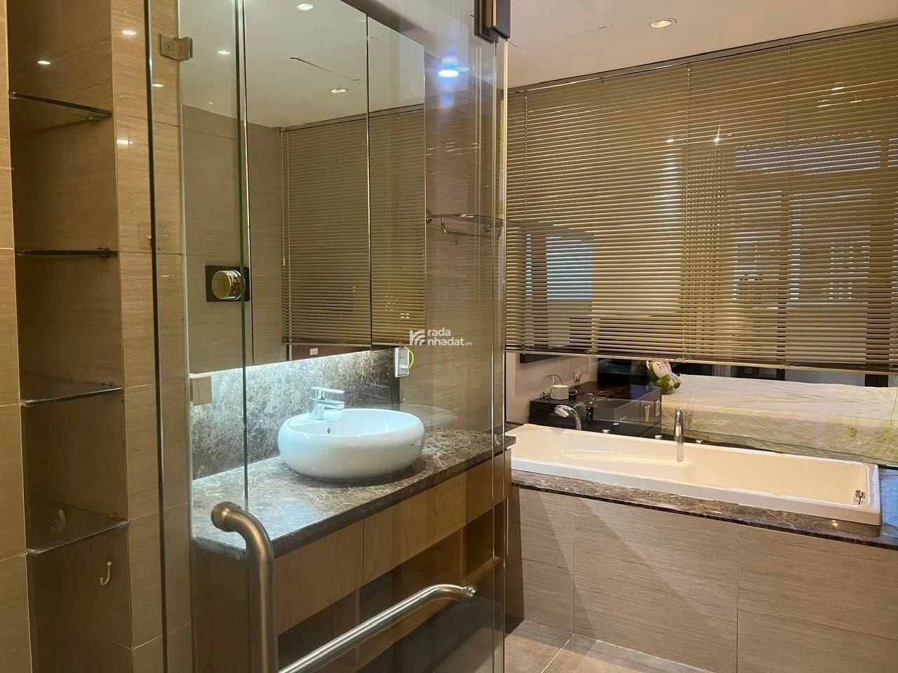 Mới cần bán nhanh căn hộ tầng trung siêu hiếm trục 06 tòa E3 TK 2N2VS giá tốt nhất thị trường