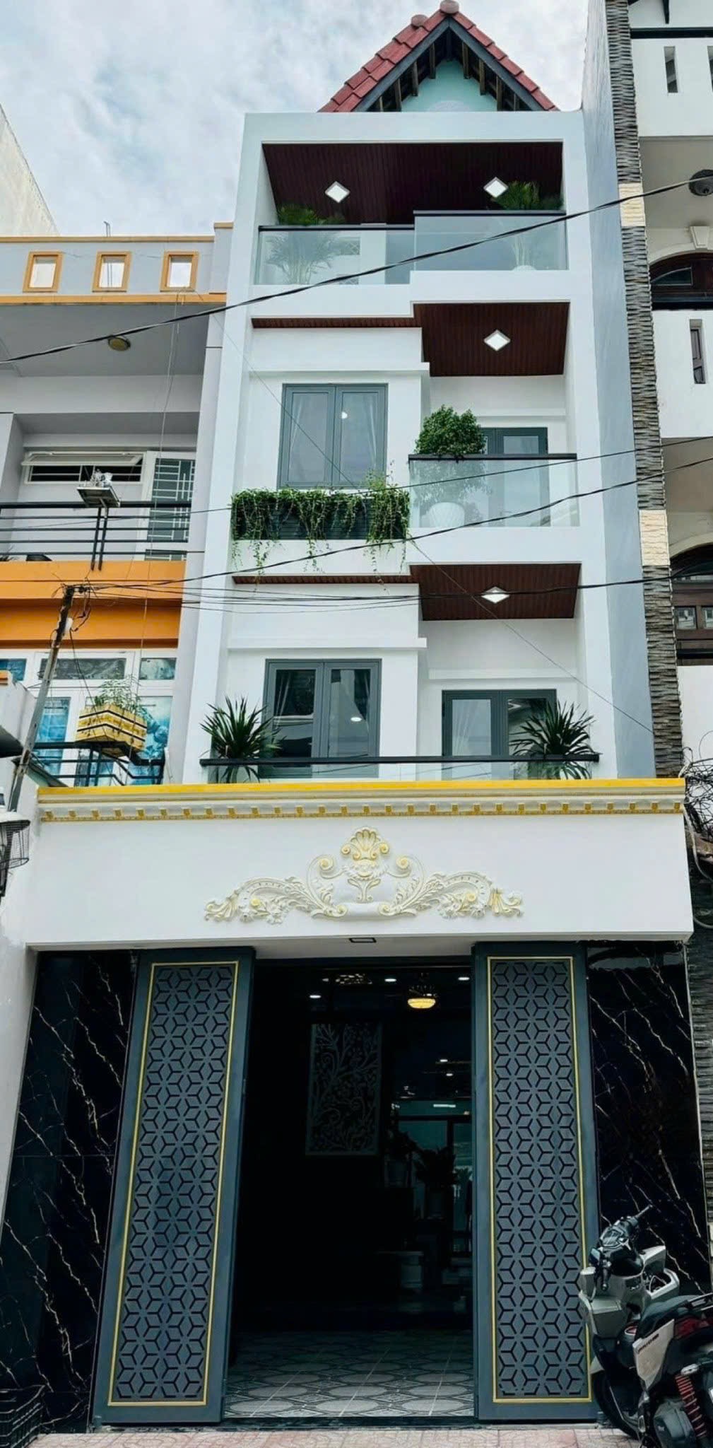 BÁN GẤP NHÀ 2 lầu 1 sân thượng 53,76m2 Đường Võ Văn Tần P5 Quận 3 HCM