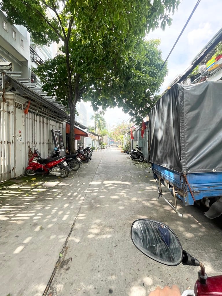 XE HƠI ĐỖ CỔNG - 4 TẦNG - 4x15 - Ở NGAY - GẦN NGAY KHU TÊN LỬA THÔNG RA ĐƯỜNG 29 