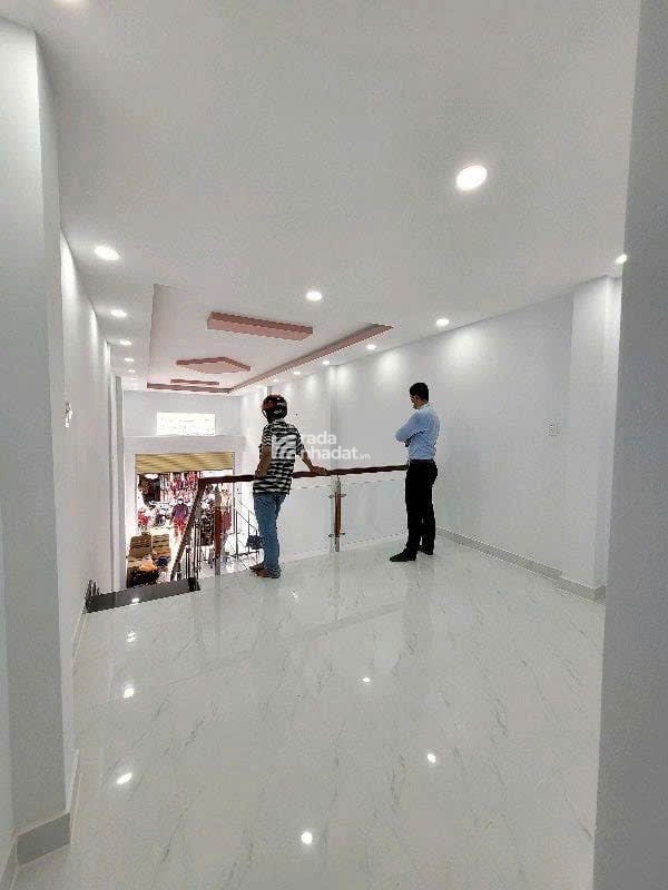 NHÀ MỚI 2 TẦNG - 61M2 - NGAY CHỢ TÂN HƯƠNG - KINH DOANH NHỘN NHỊP - VỪA Ở VỪA THU NHẬP 17 Tr