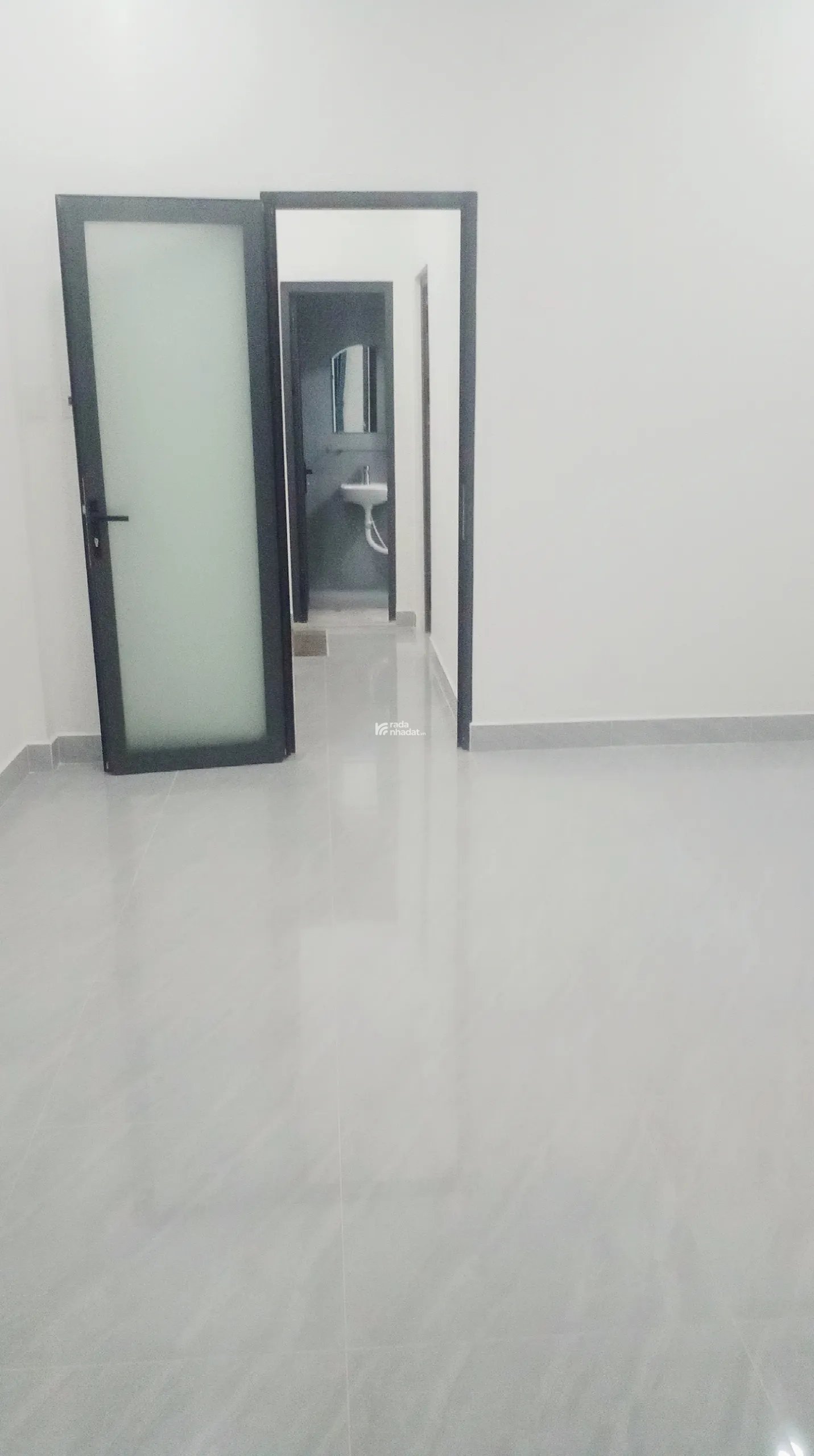 NHÀ MỚI ĐẸP Ở NGAY ,HXH, NGANG 4M, KHU VIP CHỢ PHẠM VĂN BẠCH TÂN BÌNH, GIÁ 4.75 T