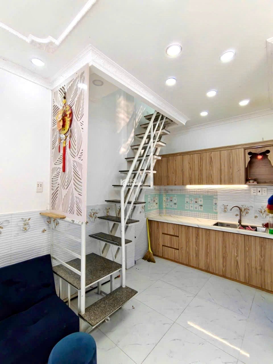 NHÀ HẺM XE HƠI CHIẾN LƯỢC - CĂN GÓC THÔNG THOÁNG - CHỈ 2 TỶ 6 THÔI