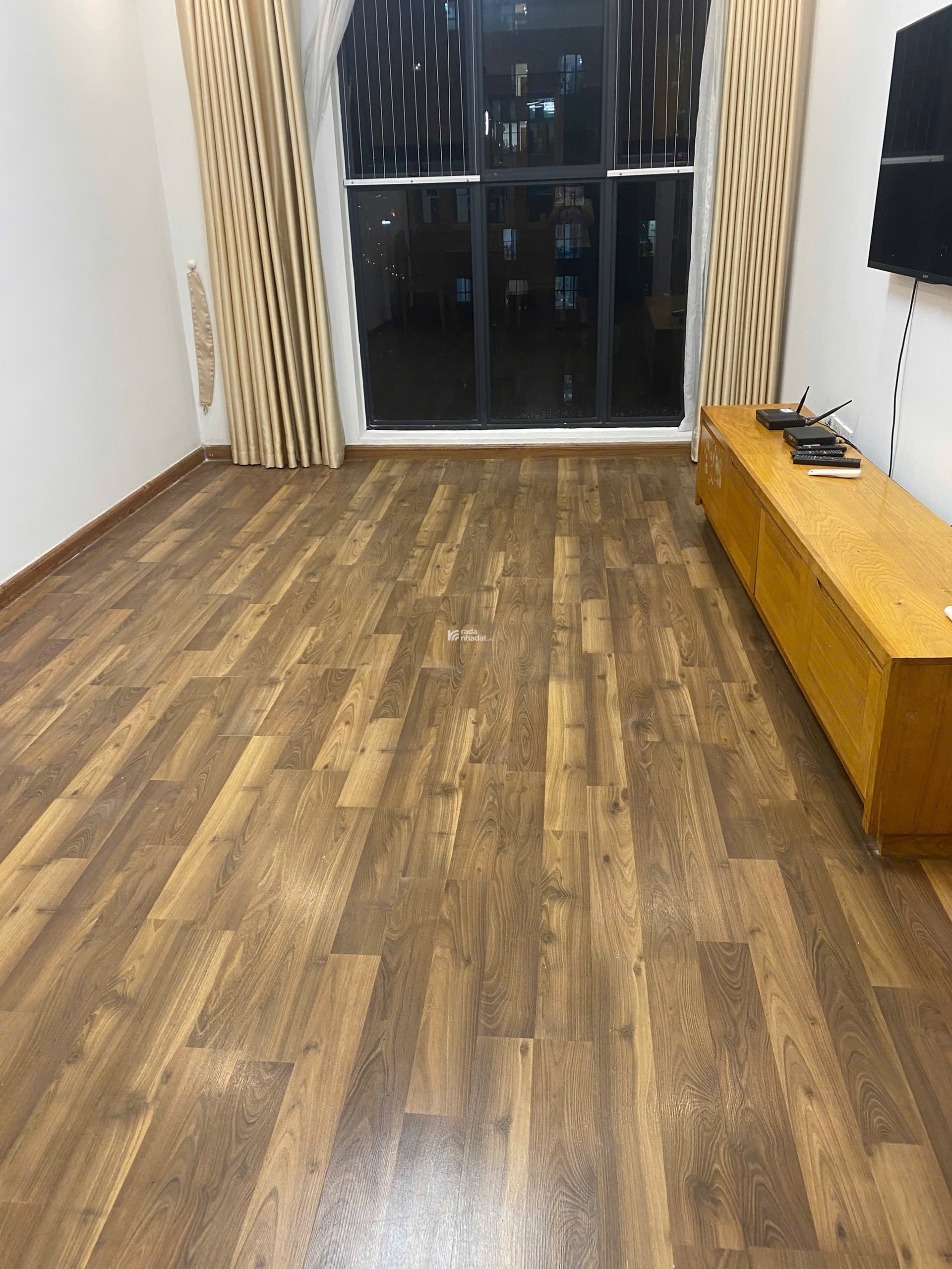 Cho thuê 2 ngủ goldmark city chính chủ