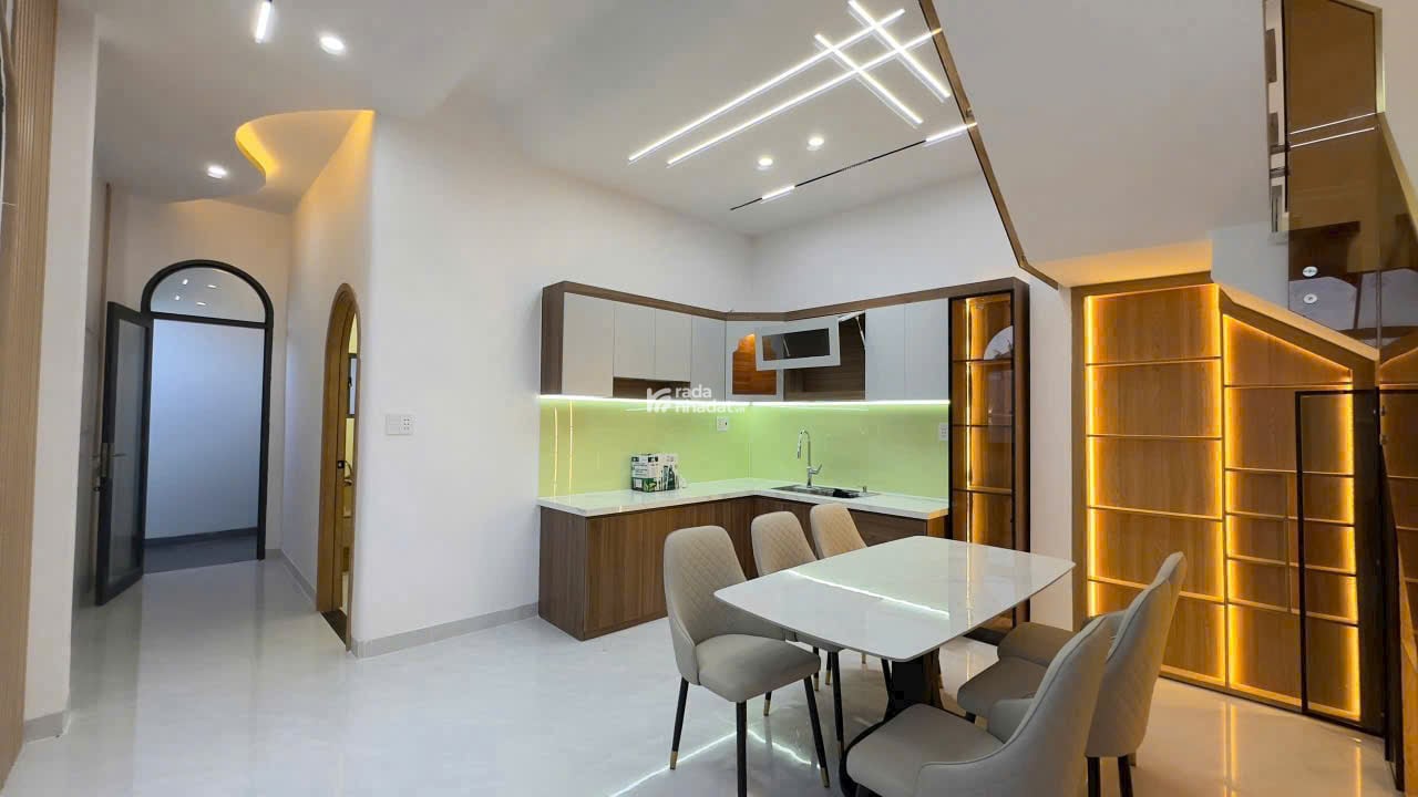 Bán nhà 2 mặt tiền HXH đường Thành Thái Q.10 dt( 4 x 10m) giá 8.6 tỷ