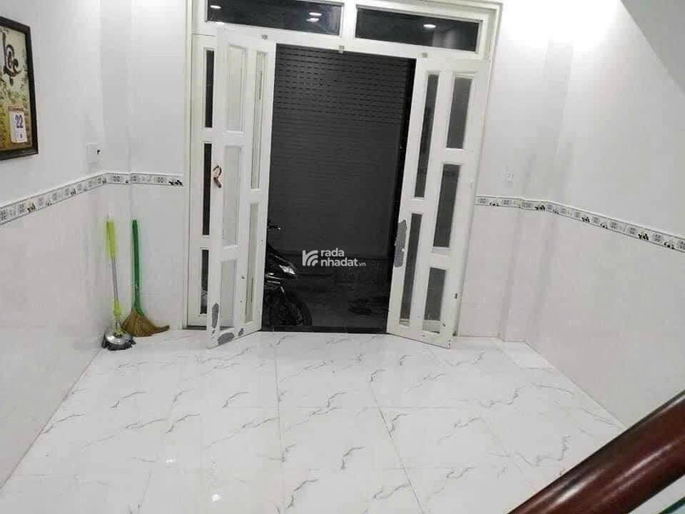 NHÀ PHÍA SAU CĂN MẶT , NHÀ ĐẸP Ở NGAY 