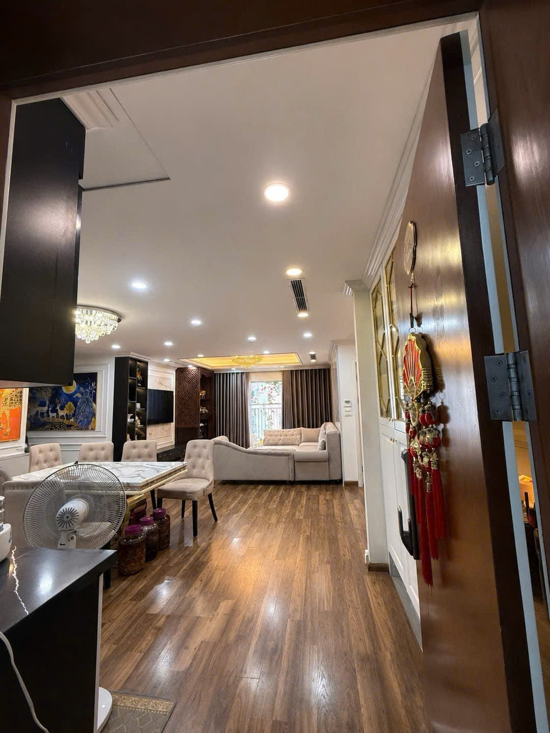 BÁN CHUNG CƯ CAO CẤP GOLDMARK CITY - 135m2 - 3 NGỦ-TẶNG FULL NỘI THẤT- 2 SLOT Ô TÔ