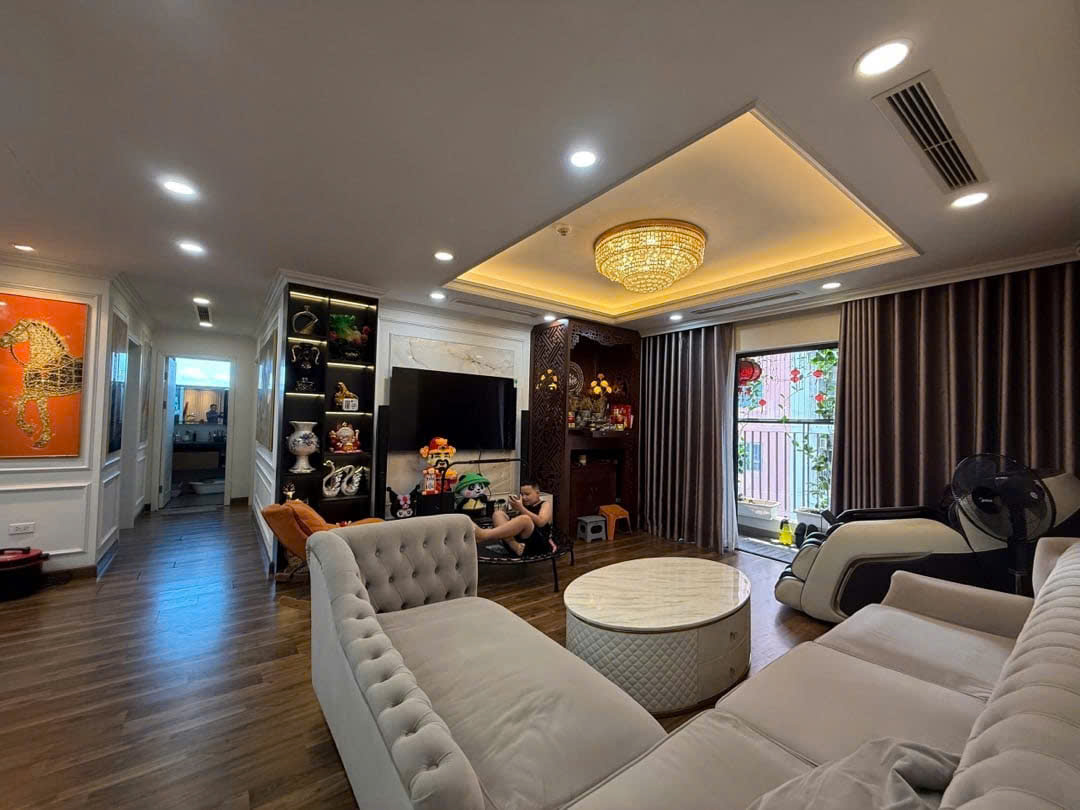 BÁN CHUNG CƯ CAO CẤP GOLDMARK CITY - 135m2 - 3 NGỦ-TẶNG FULL NỘI THẤT- 2 SLOT Ô TÔ