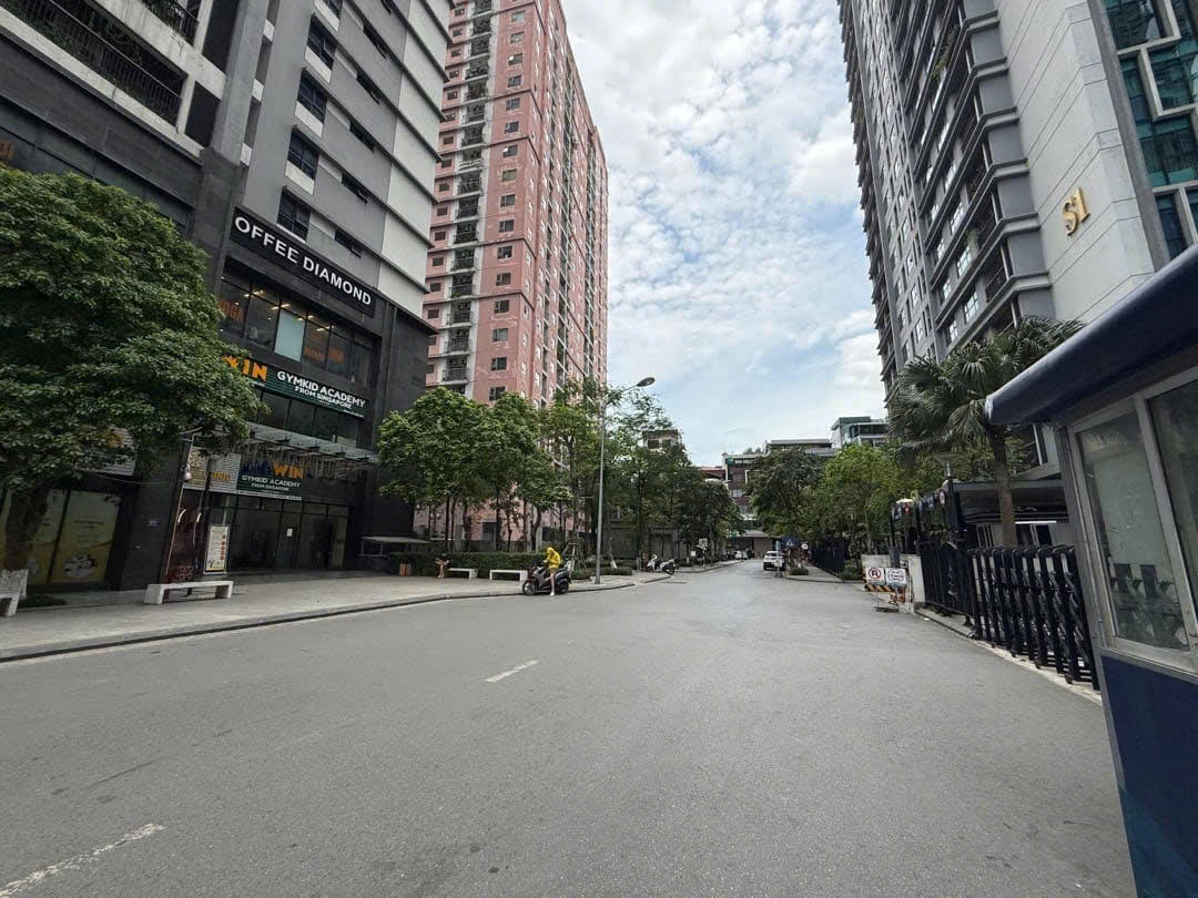 BÁN CHUNG CƯ CAO CẤP GOLDMARK CITY - 135m2 - 3 NGỦ-TẶNG FULL NỘI THẤT- 2 SLOT Ô TÔ