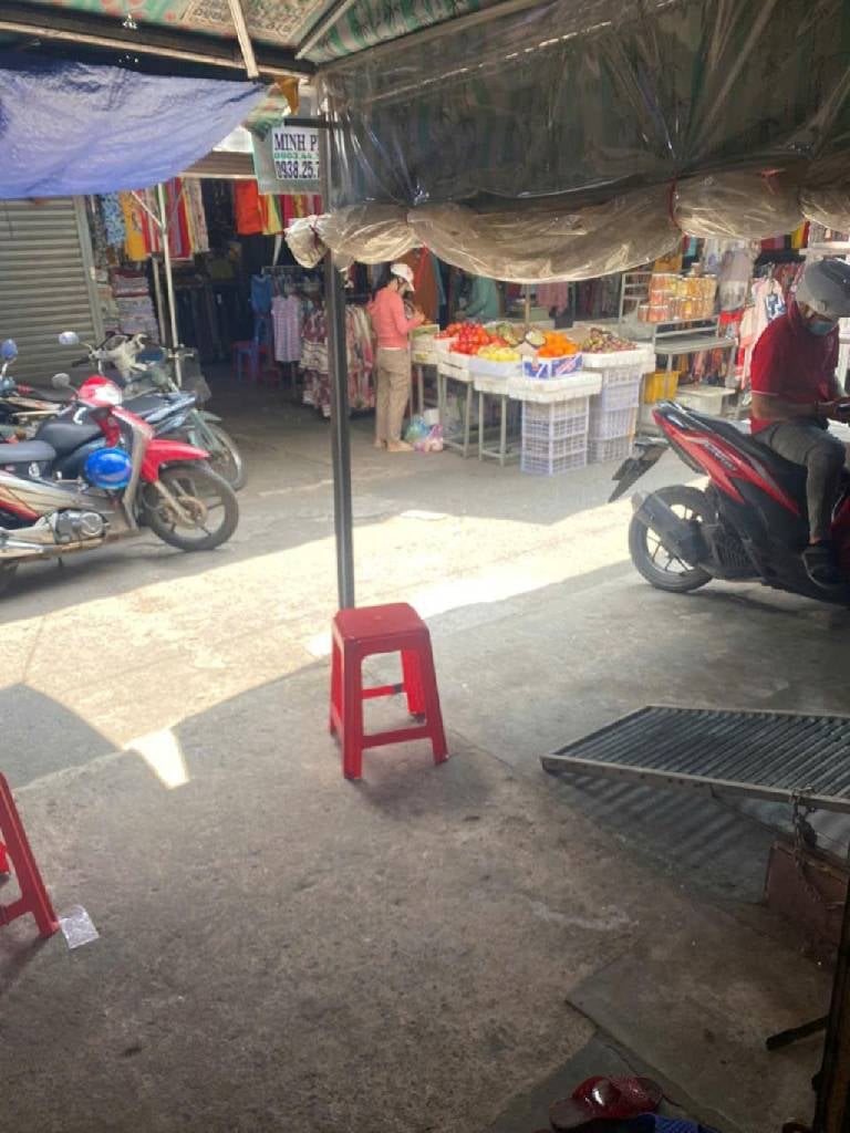 VỊ TRÍ KINH DOANH - HÀNG HIẾM - TRUNG TÂM CHỢ  