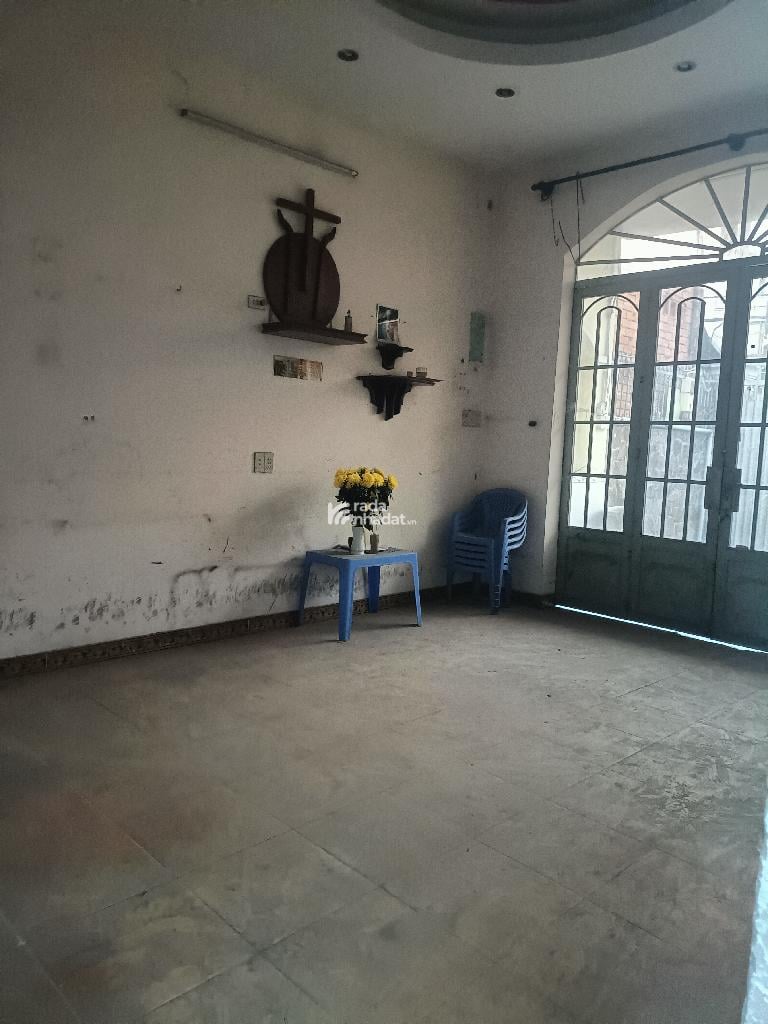 BÁN ĐẤT TẶNG NHÀ, HẺM NHỰA 6m THÔNG NGAY CỔNG BV THỦ ĐỨC, 5,2X38 CHỈ 13.