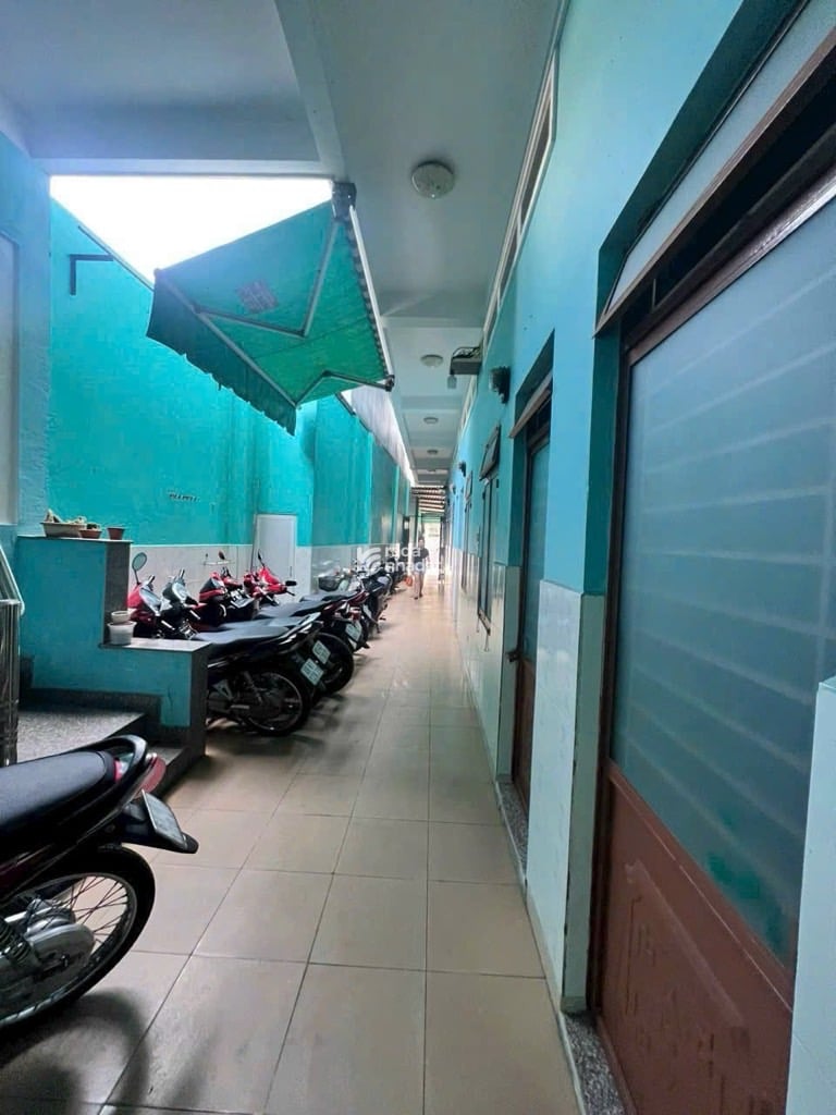 HẺM XE HƠI TRÁNH 4 TẦNG NGAY CỔNG ĐH NGÂN HÀNG THU NHẬP 90tr/th 8X27 CHỈ 22 TỶ.