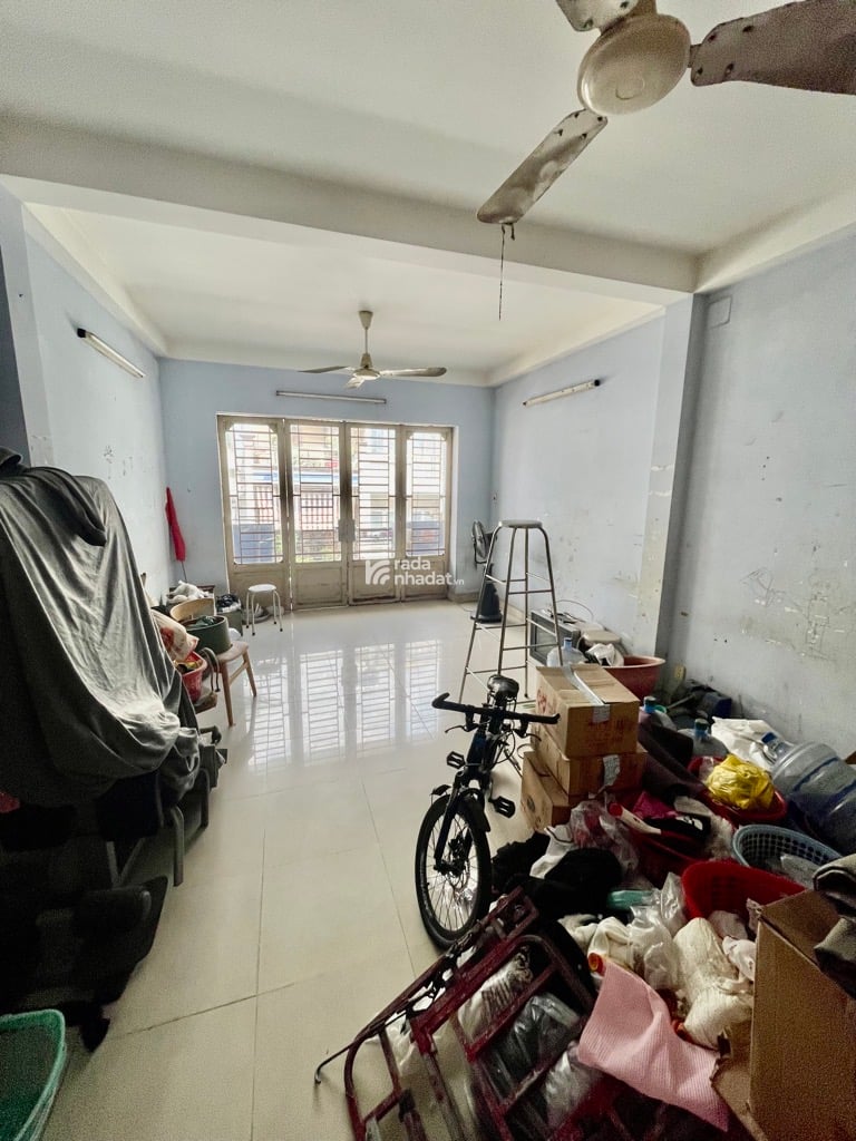 Bán nhà mặt tiền quận 6 gần chợ, 64m2 ngang 4m SHR vuông vức, 7PN, không QH, giá 8.5 tỷ TL