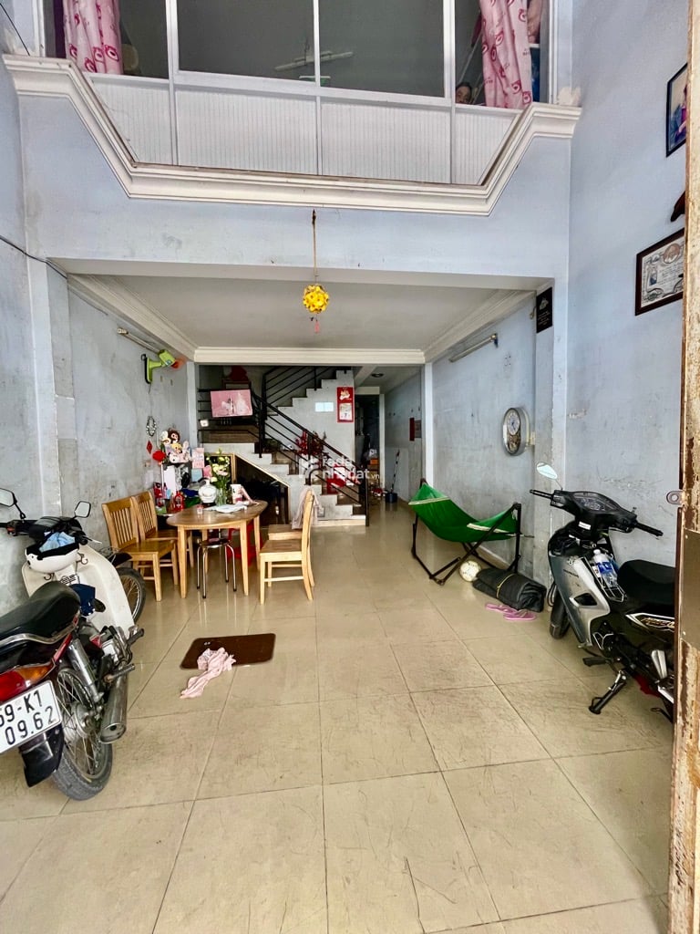 Bán nhà mặt tiền quận 6 gần chợ, 64m2 ngang 4m SHR vuông vức, 7PN, không QH, giá 8.5 tỷ TL