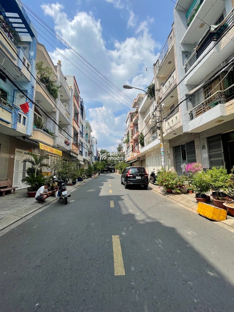 Bán nhà mặt tiền quận 6 gần chợ, 64m2 ngang 4m SHR vuông vức, 7PN, không QH, giá 8.5 tỷ TL