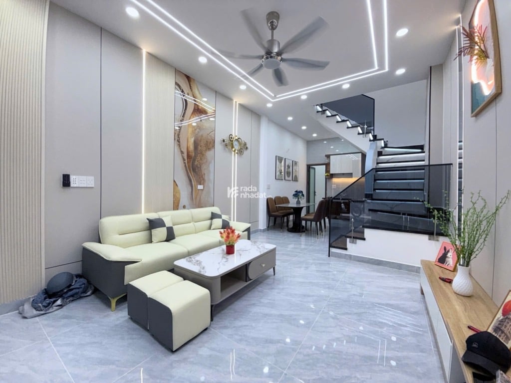 3.7*14m chính chủ cần bán gấp tặng nôi thất