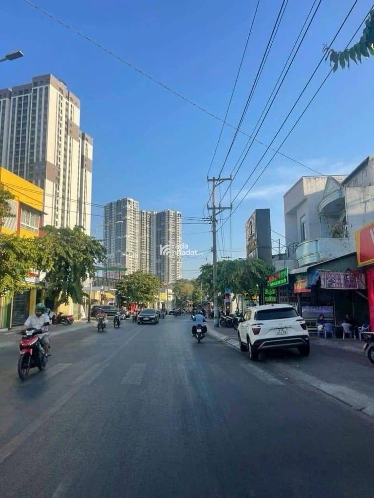 NHÀ MẶT TIỀN TRẦN HƯNG ĐẠO DĨ AN 257 M2 GIẢM SỐC CỰC MẠNH 17TỶ