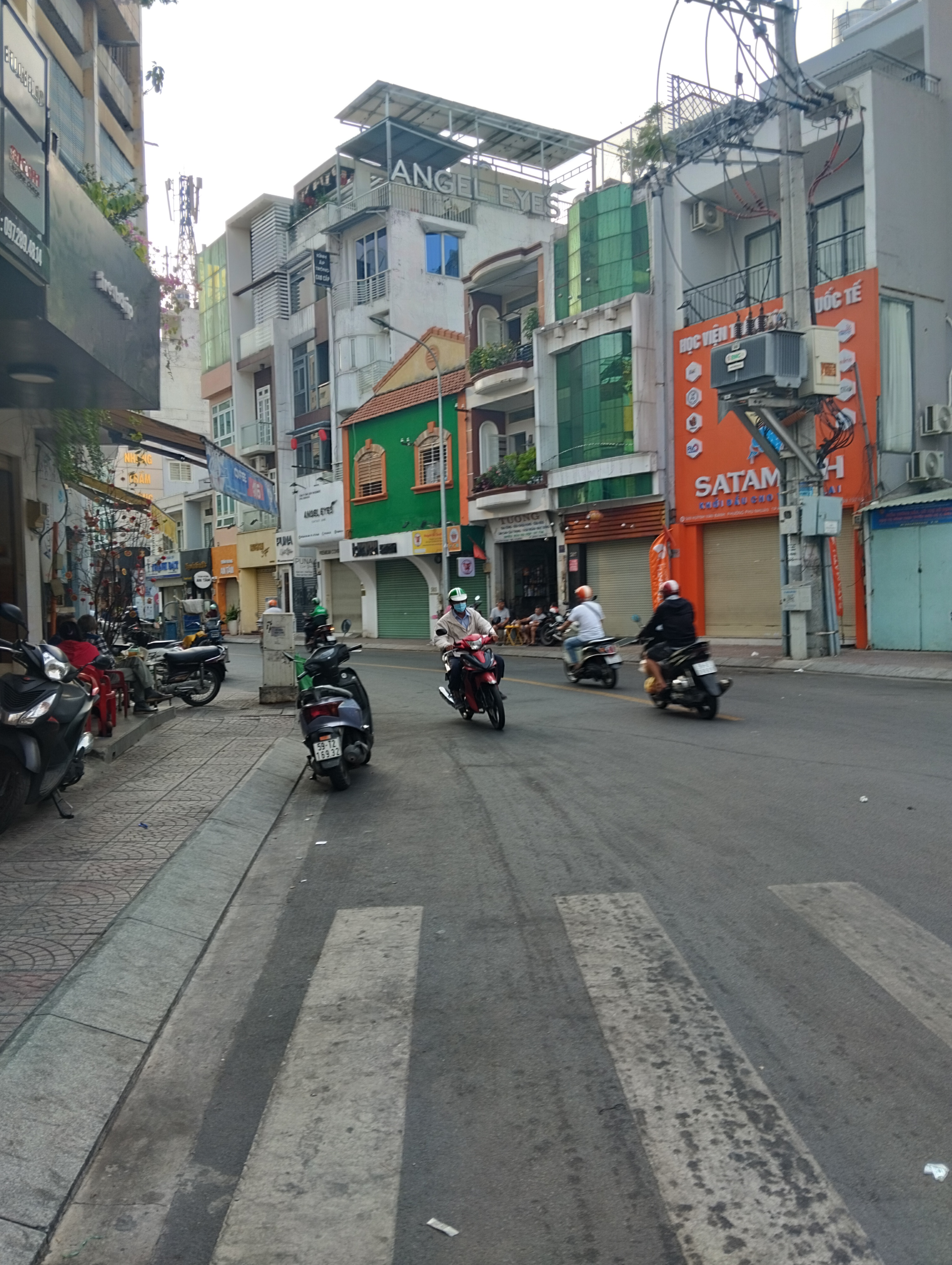 MẶT TIỀN Ở VÀ KINH DOANH ĐỈNH - 4 TẦNG - HUỲNH VĂN BÁNH - GIÁP QUẬN 3 - 18 TỶ