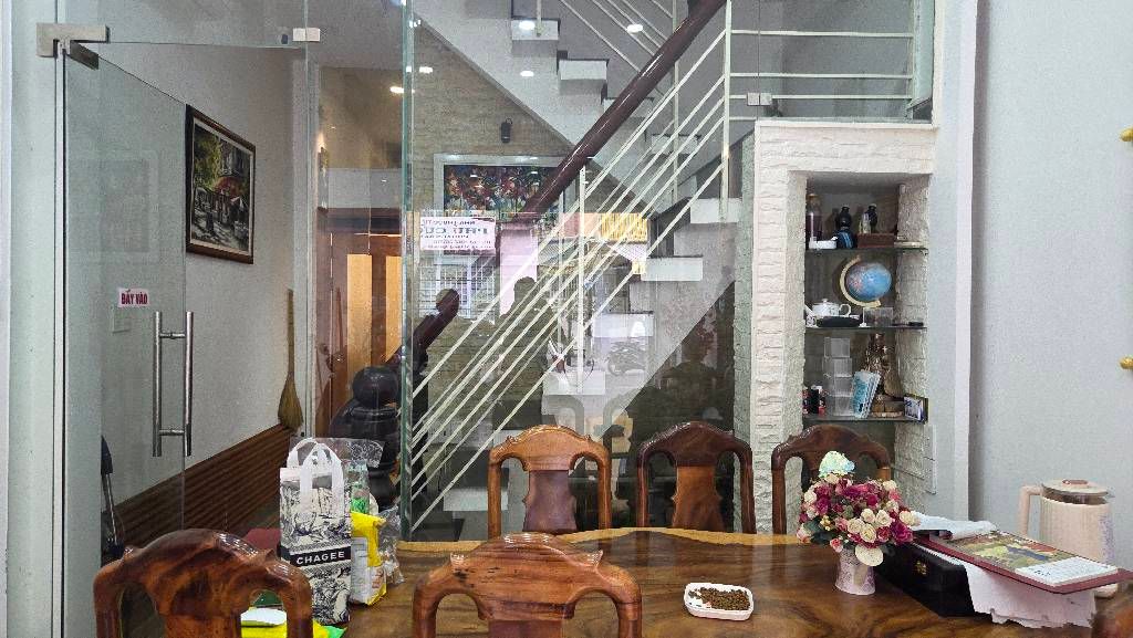 MẶT TIỀN Ở VÀ KINH DOANH ĐỈNH - 4 TẦNG - HUỲNH VĂN BÁNH - GIÁP QUẬN 3 - 18 TỶ