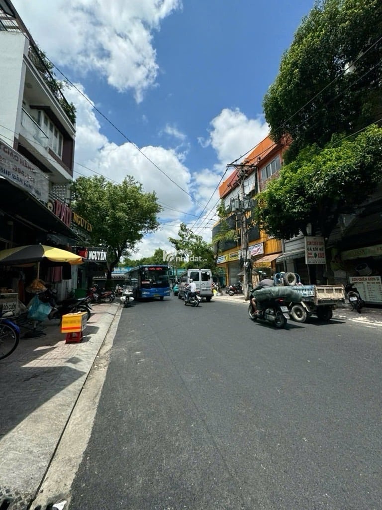 MẶT TIỀN KINH DOANH SẦM UẤT, CẠNH TRƯỜNG HỌC, UỶ BAN - DÒNG TIỀN 20TR/THÁNG